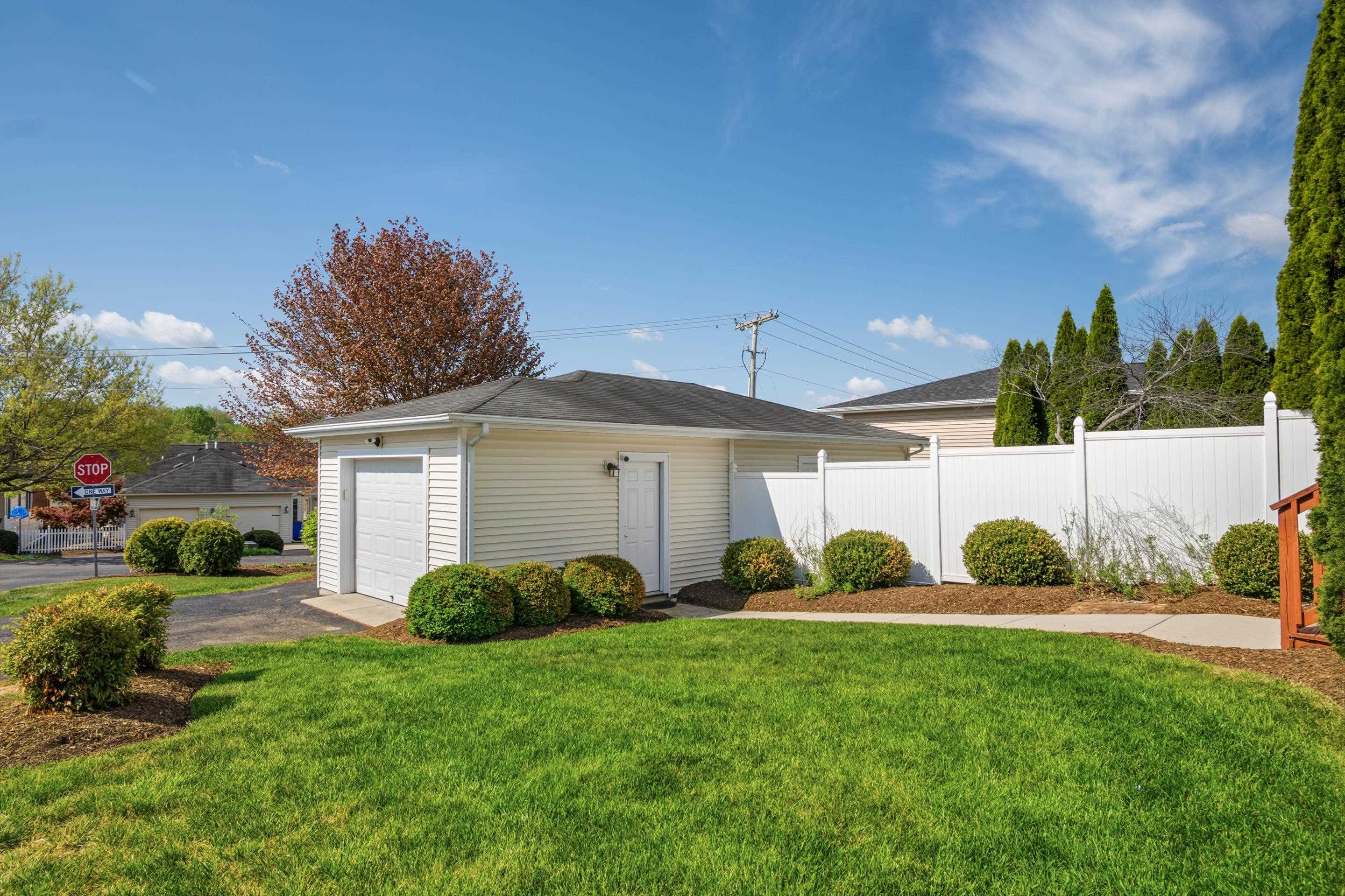 1701 TRILLIUM Lane