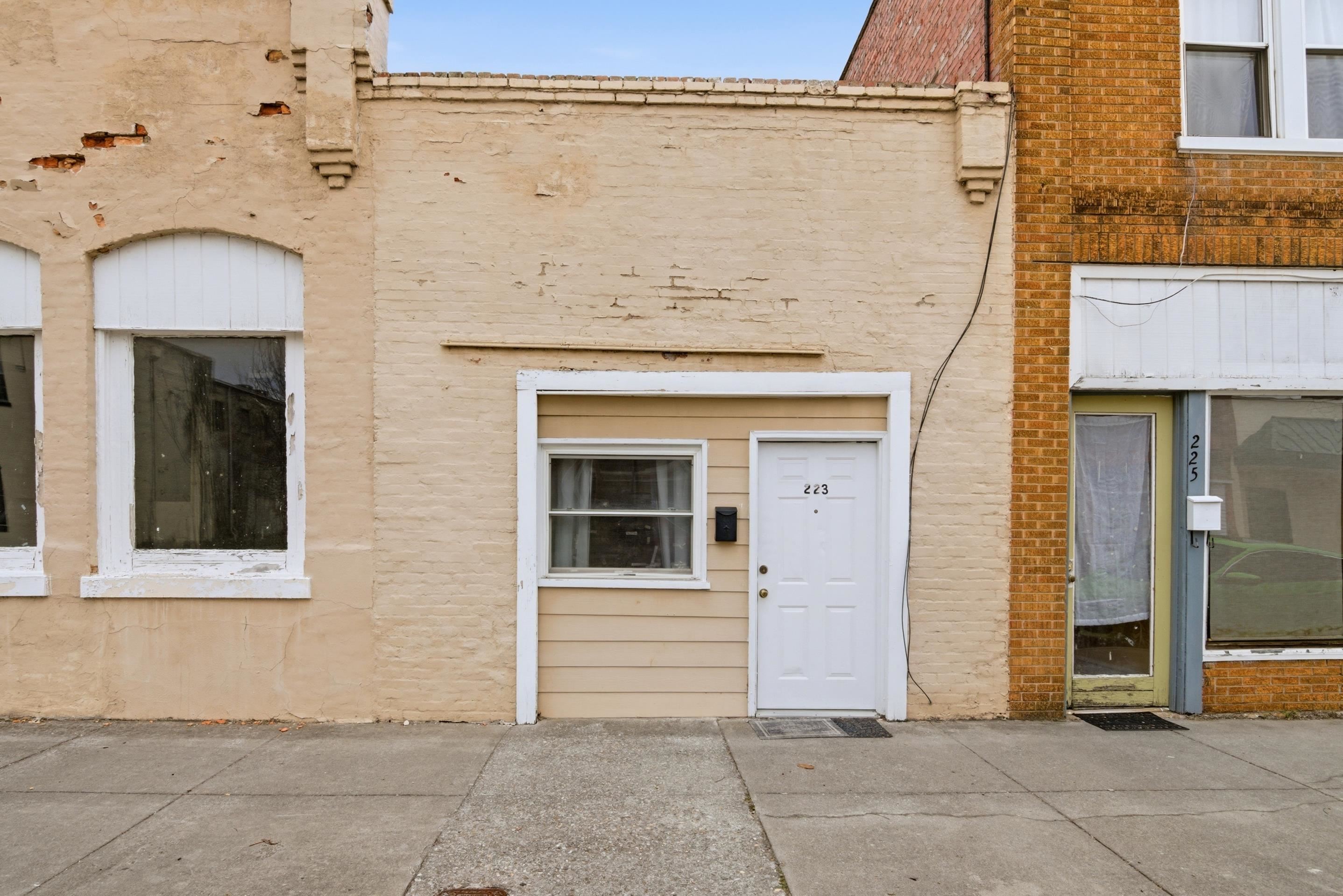219 JEFFERSON Avenue N