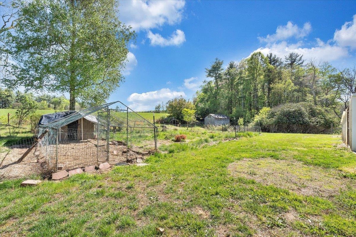 1547 Kings Store Road NE
