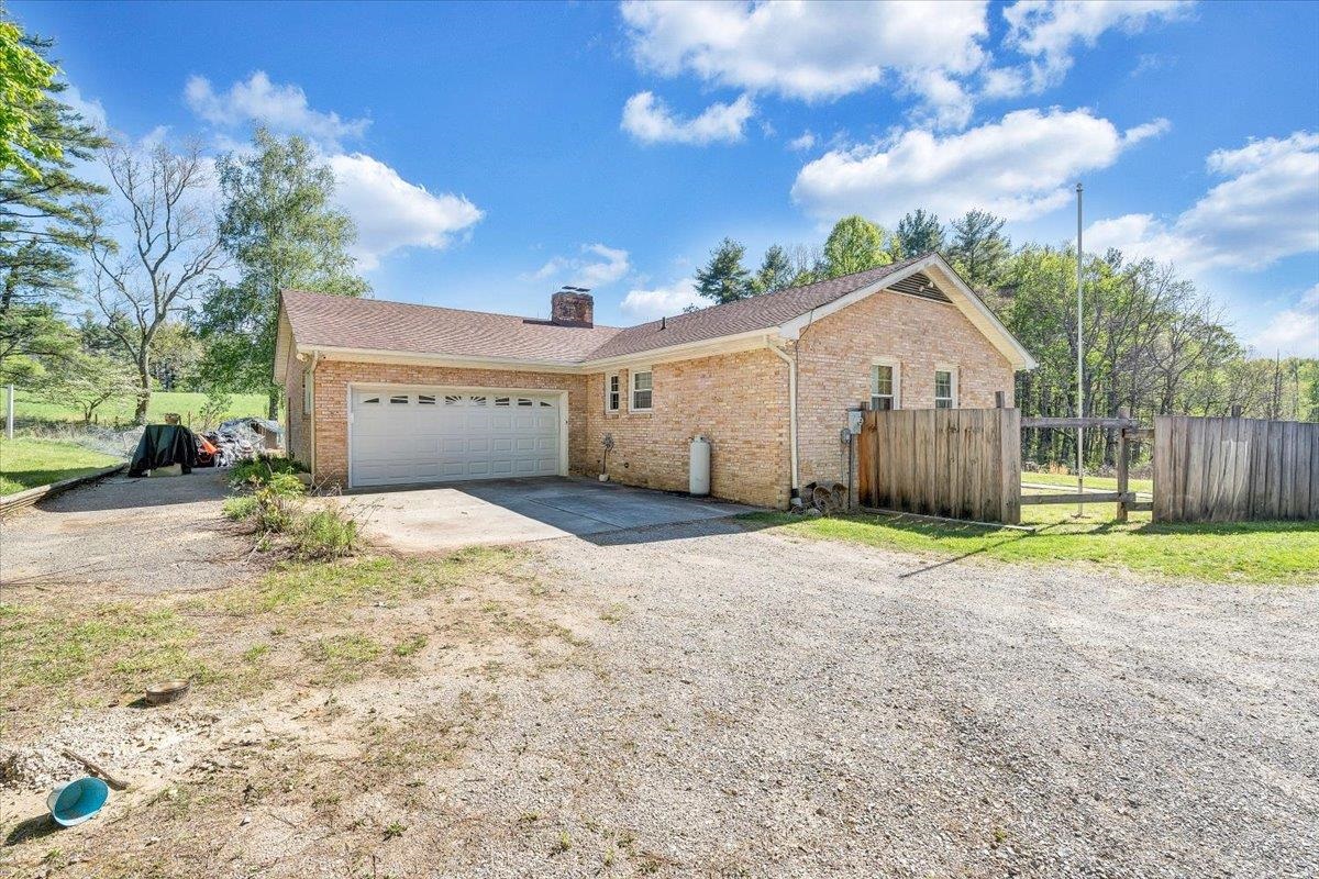 1547 Kings Store Road NE