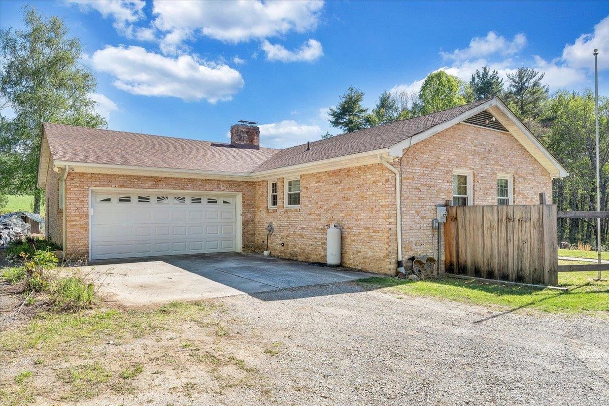 1547 Kings Store Road NE