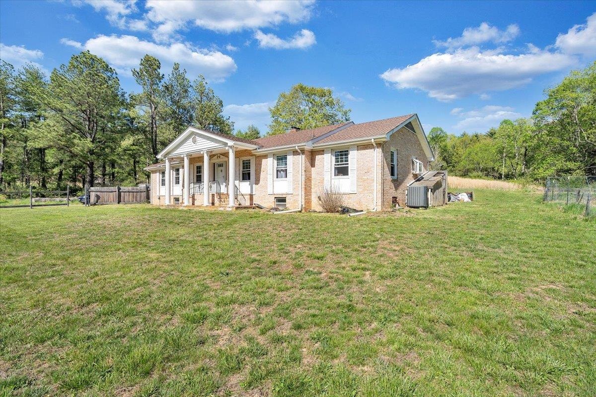 1547 Kings Store Road NE