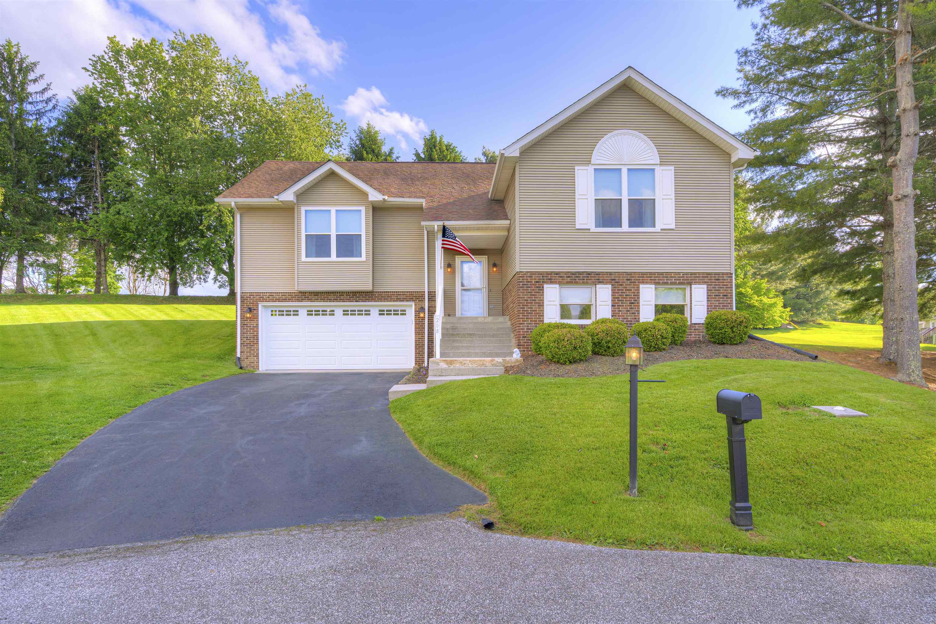 208 GLEN VIEW Lane