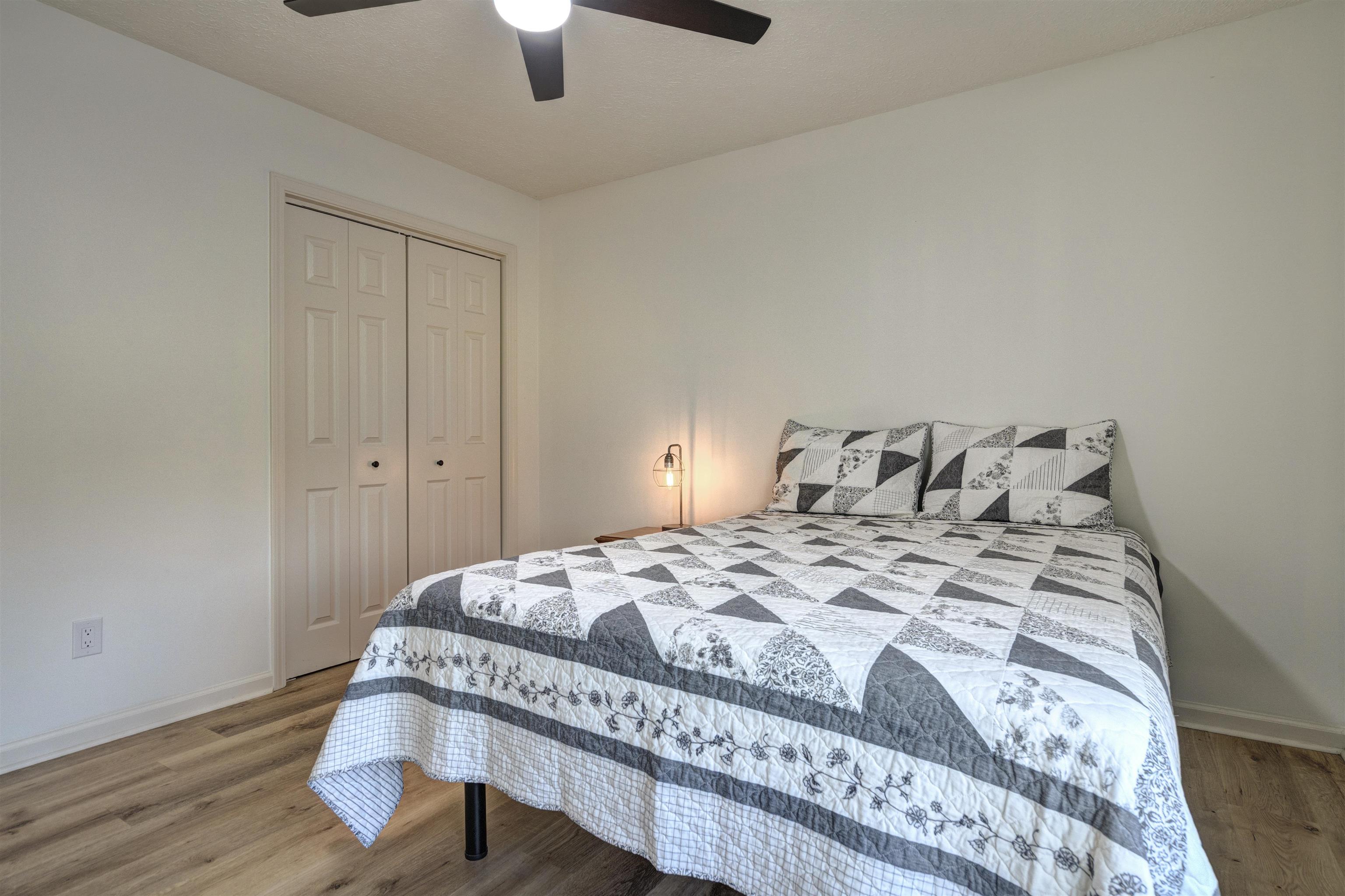 208 GLEN VIEW Lane