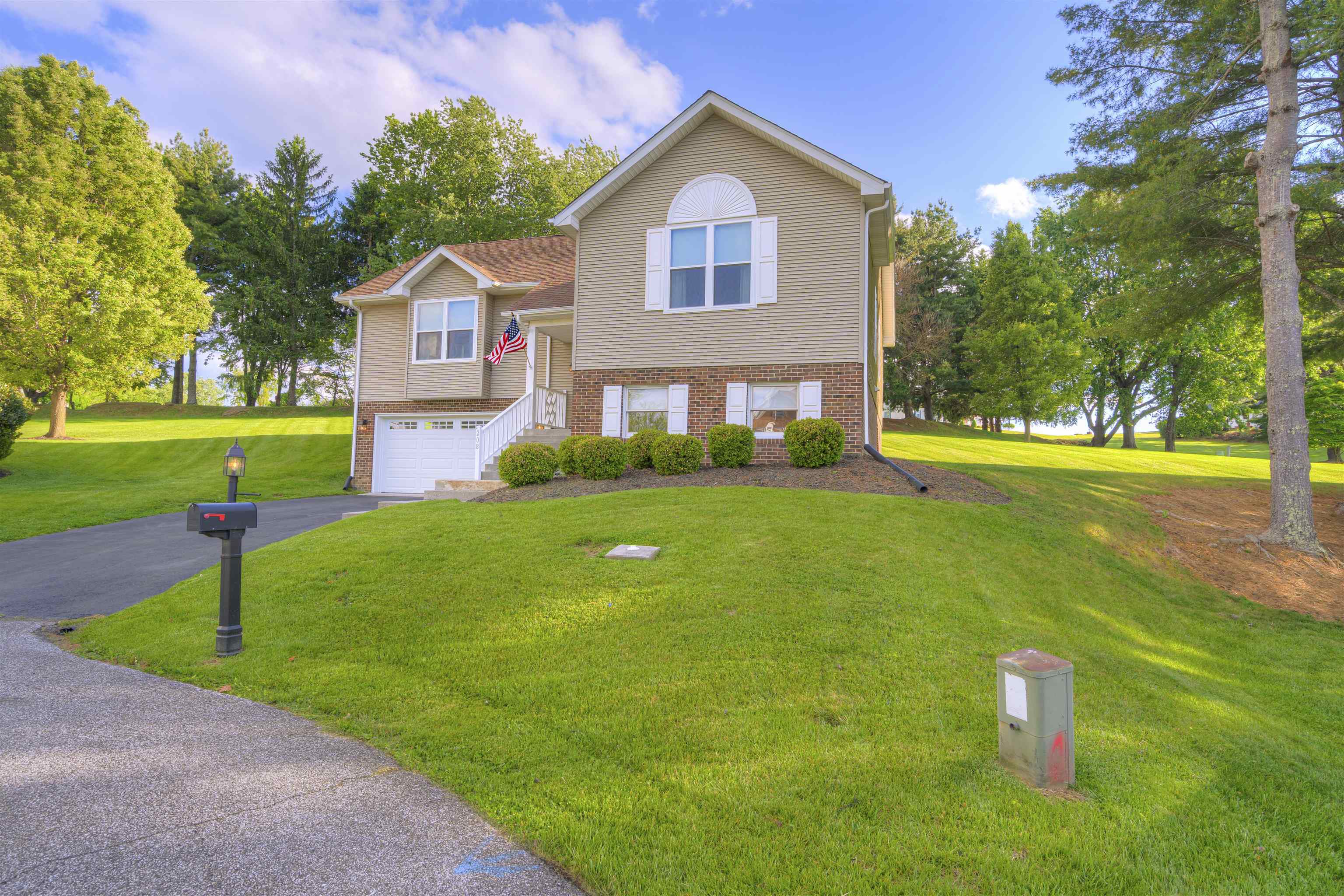208 GLEN VIEW Lane