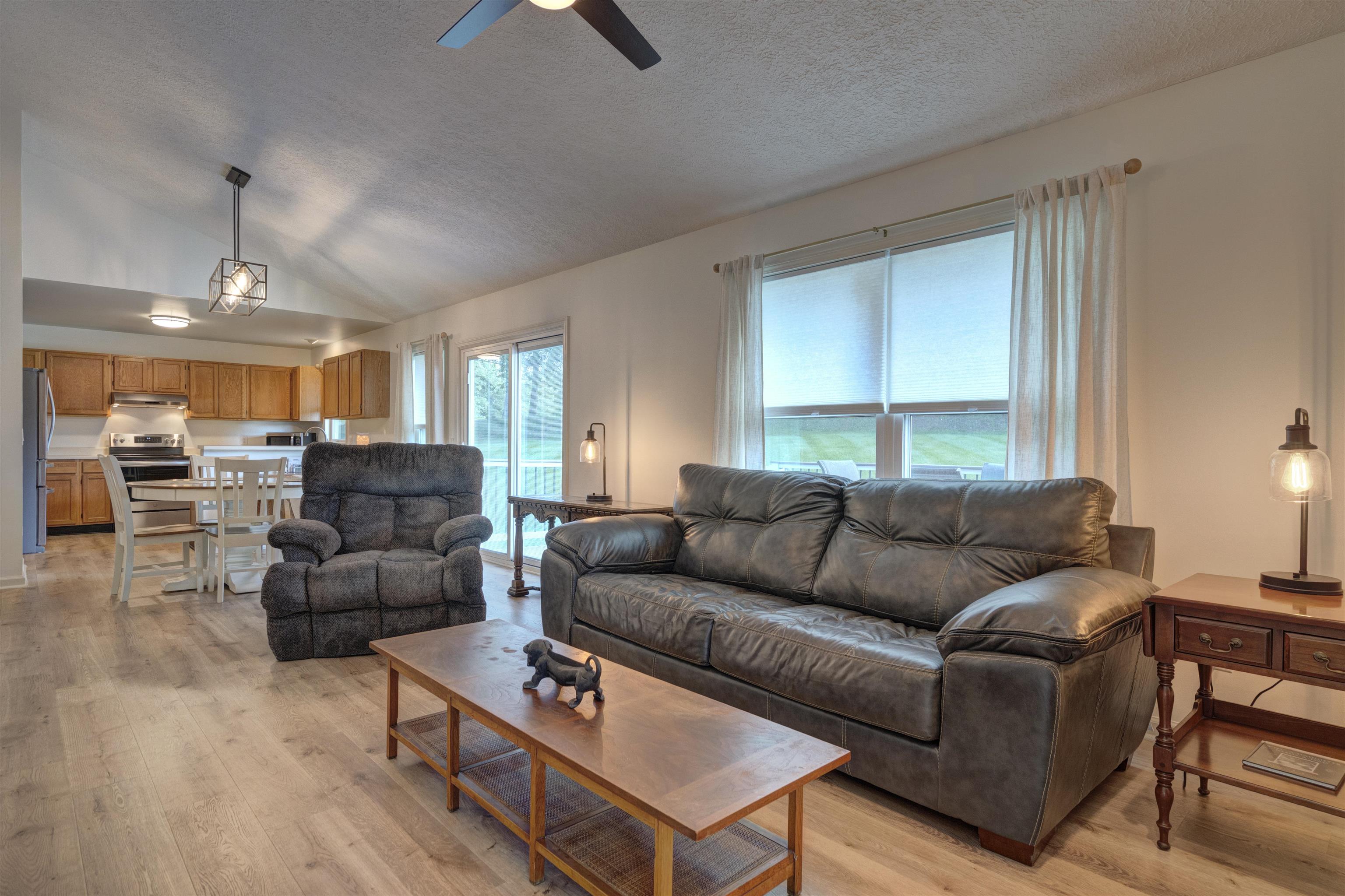 208 GLEN VIEW Lane