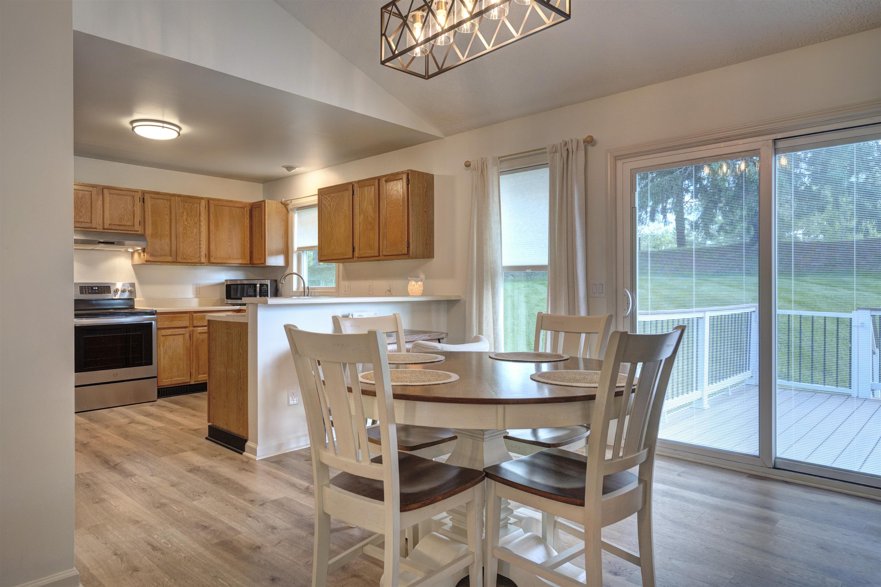 208 GLEN VIEW Lane