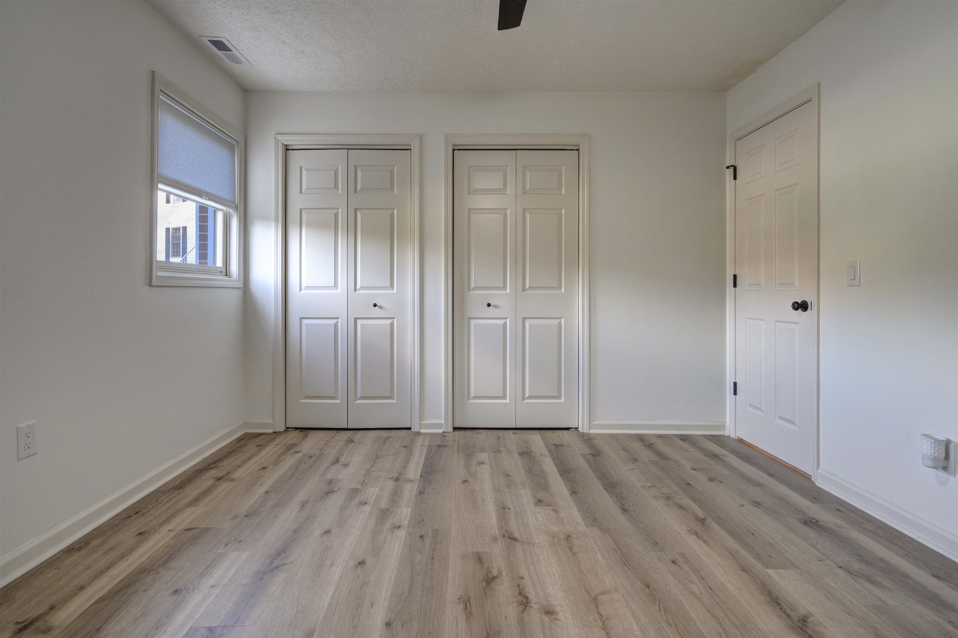 208 GLEN VIEW Lane