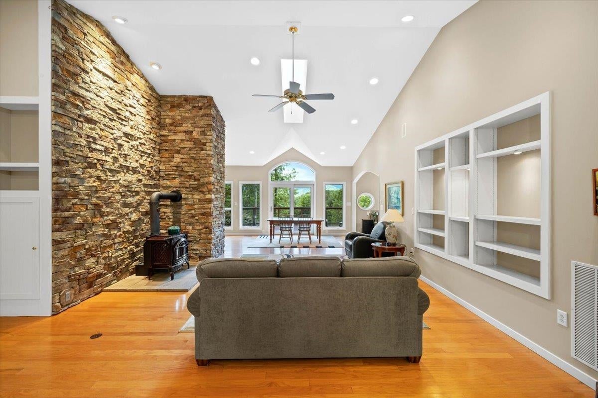 4861 MORRIS Road
