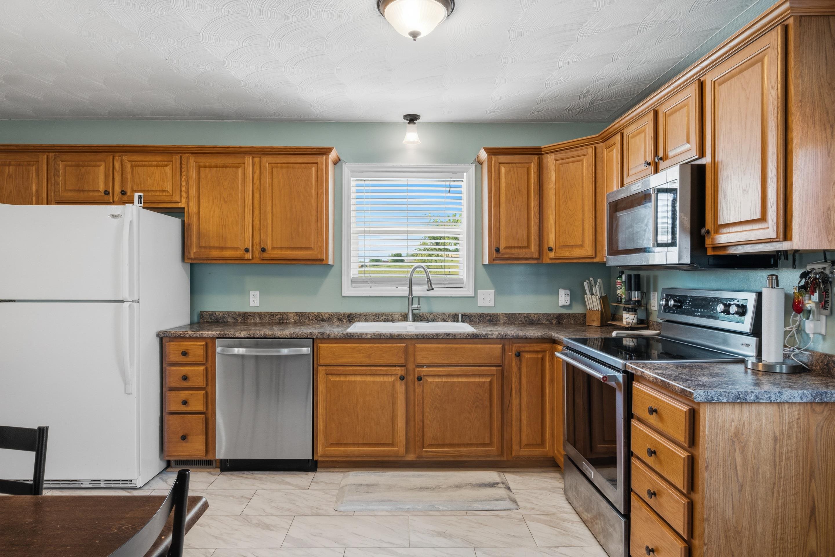 2301 Viewland Circle