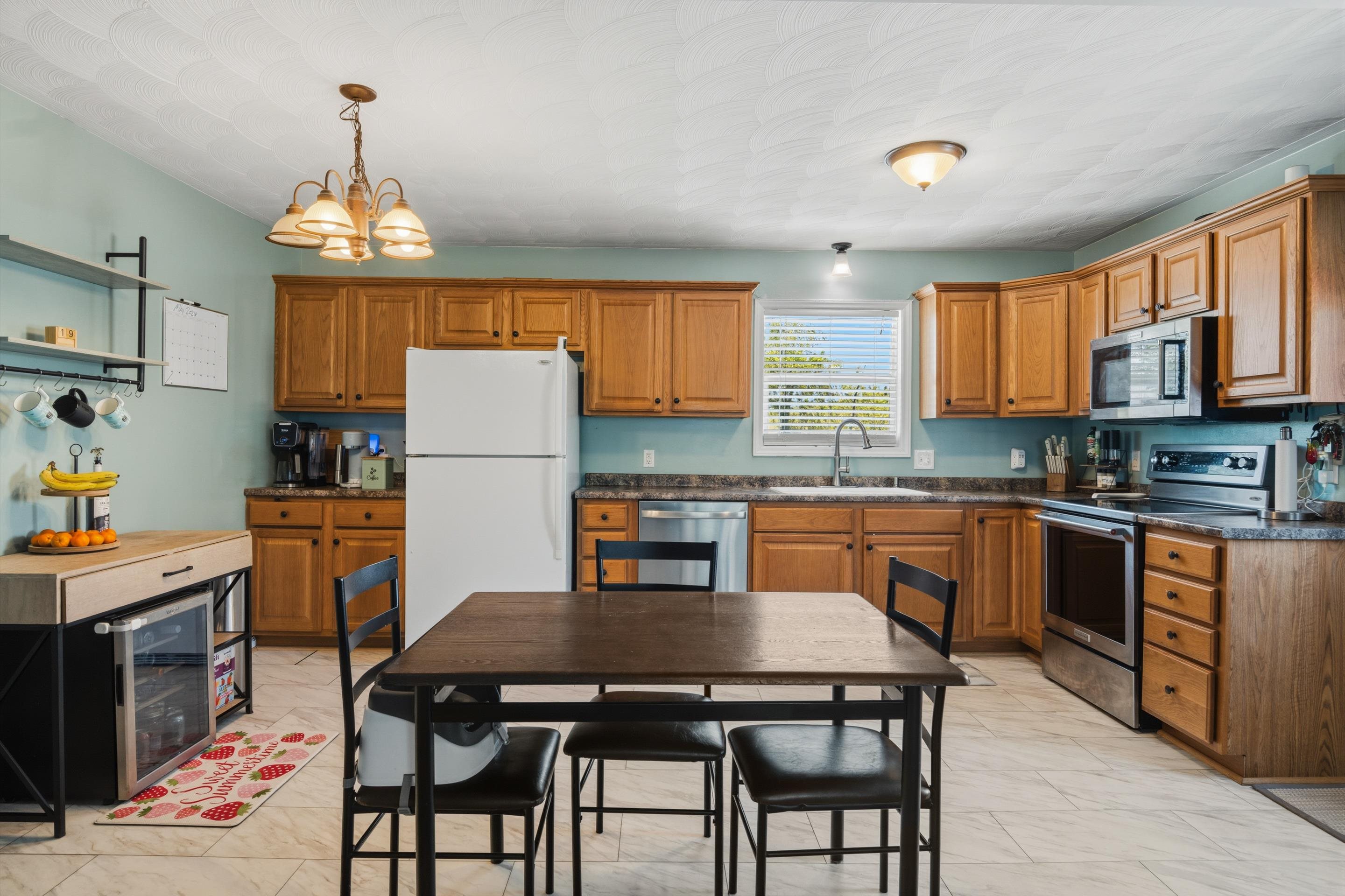 2301 Viewland Circle