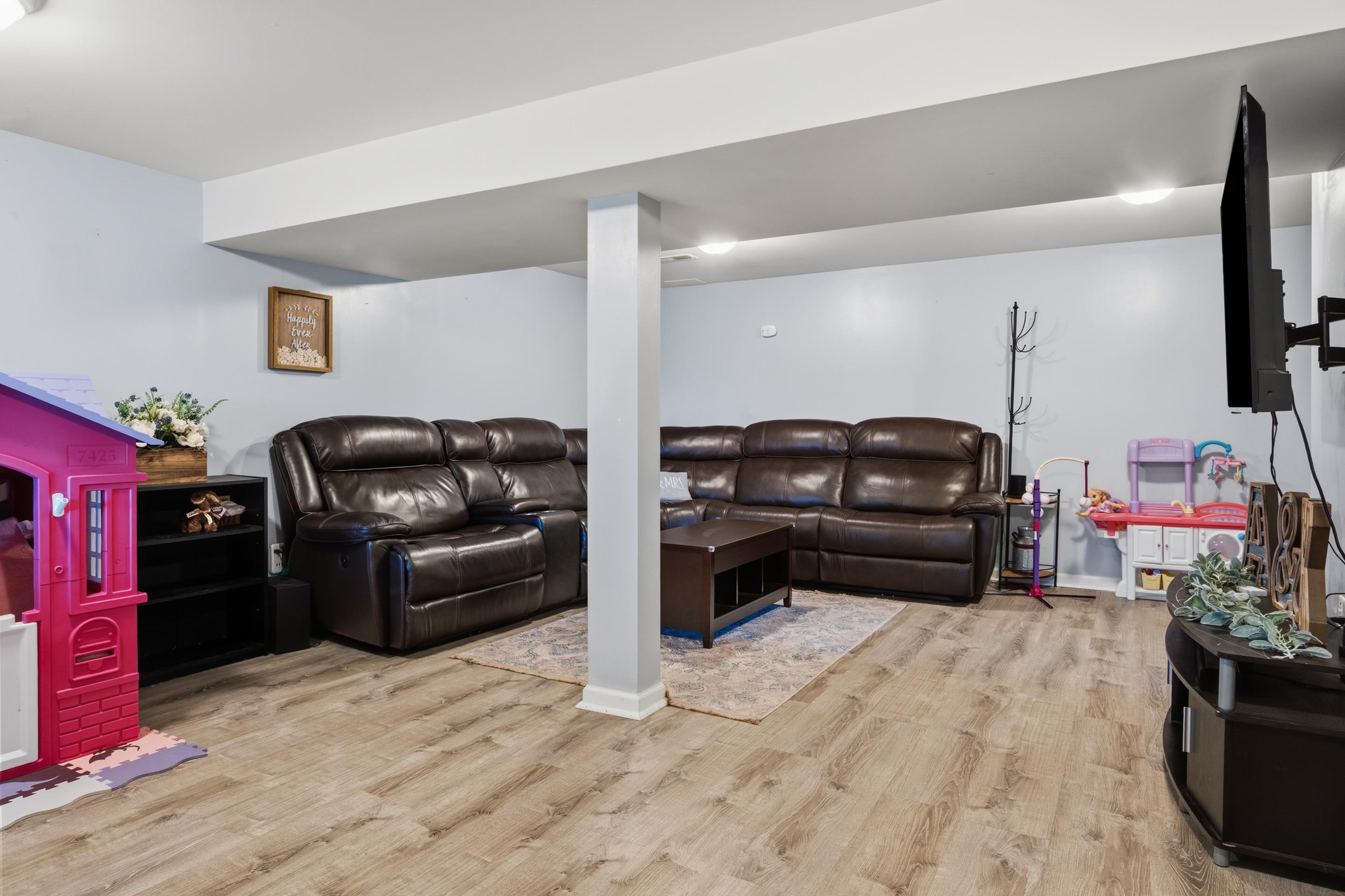 2301 Viewland Circle