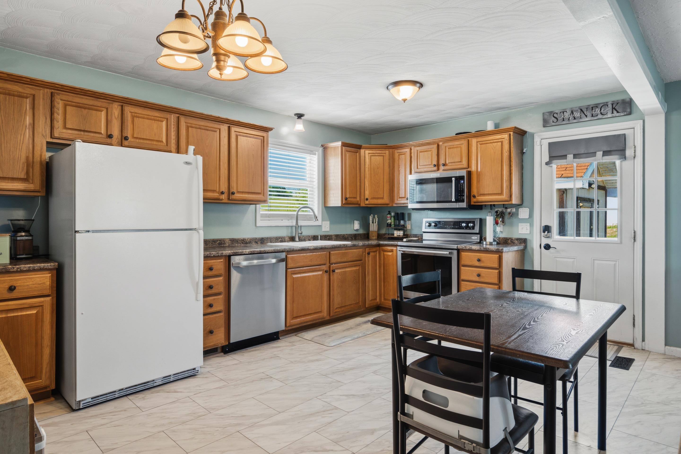 2301 Viewland Circle