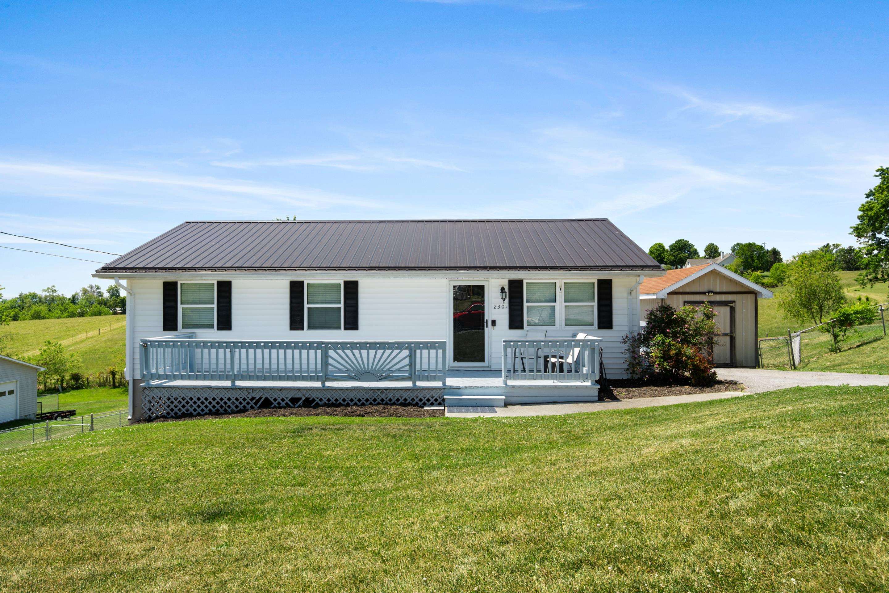 2301 Viewland Circle