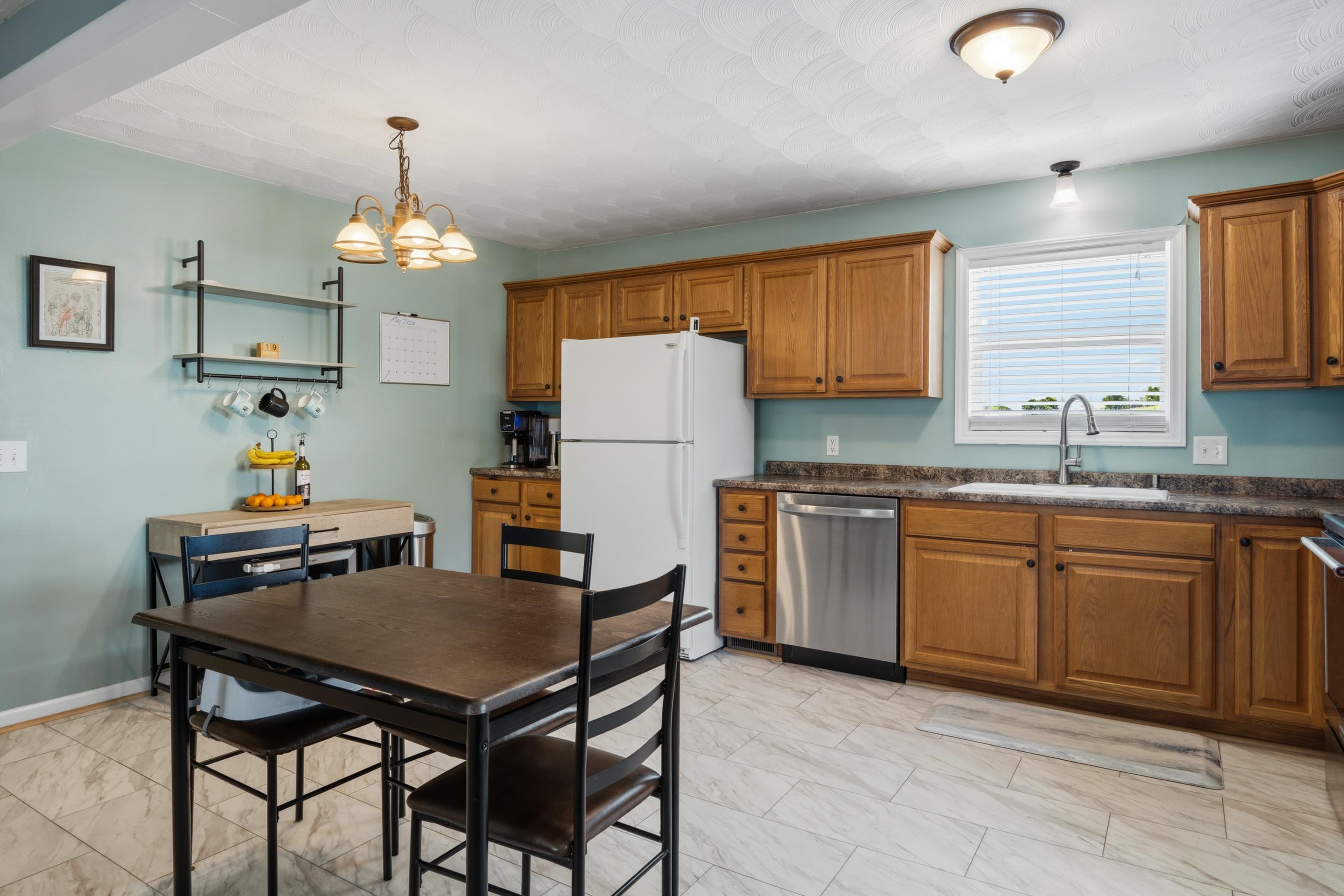 2301 Viewland Circle