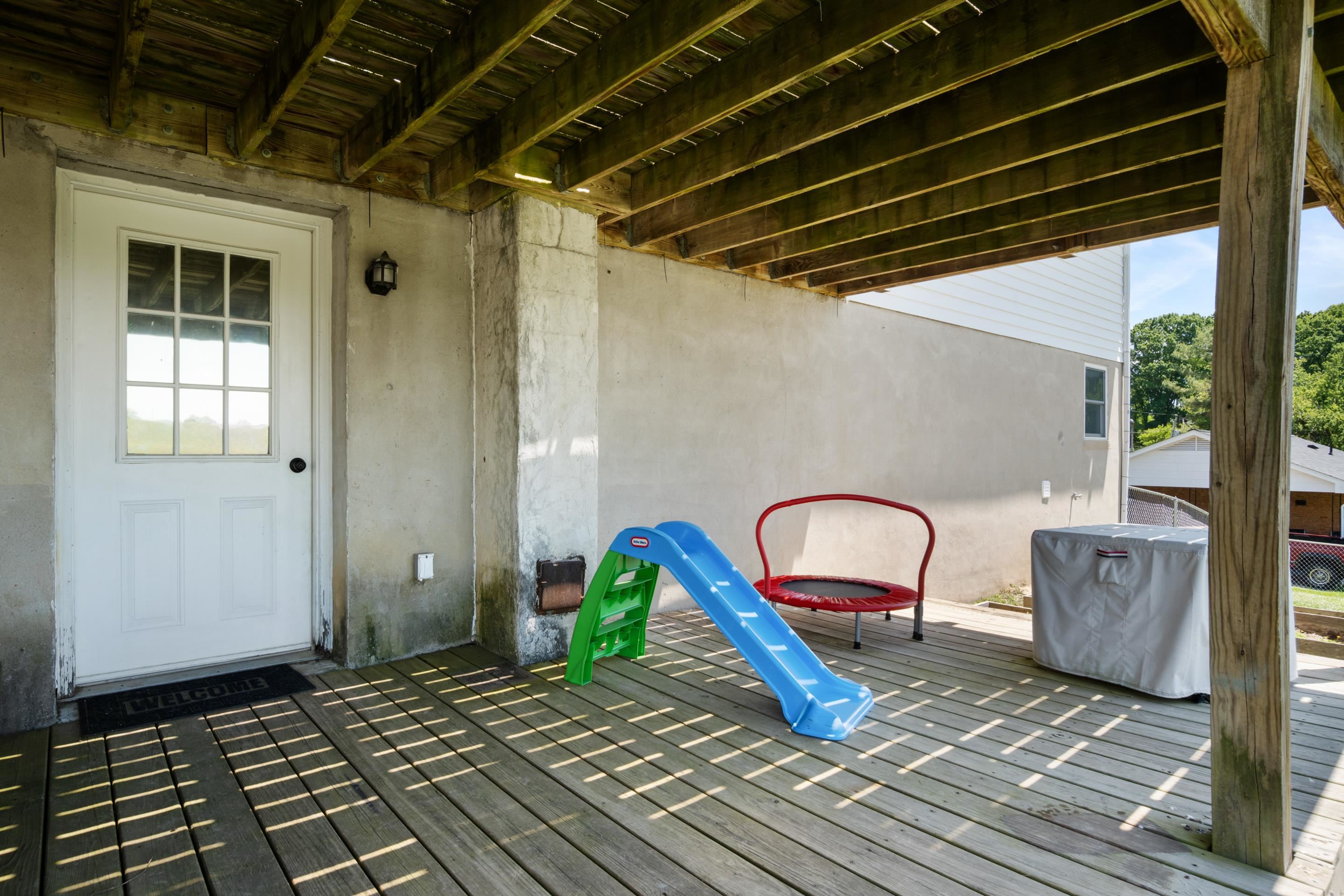 2301 Viewland Circle