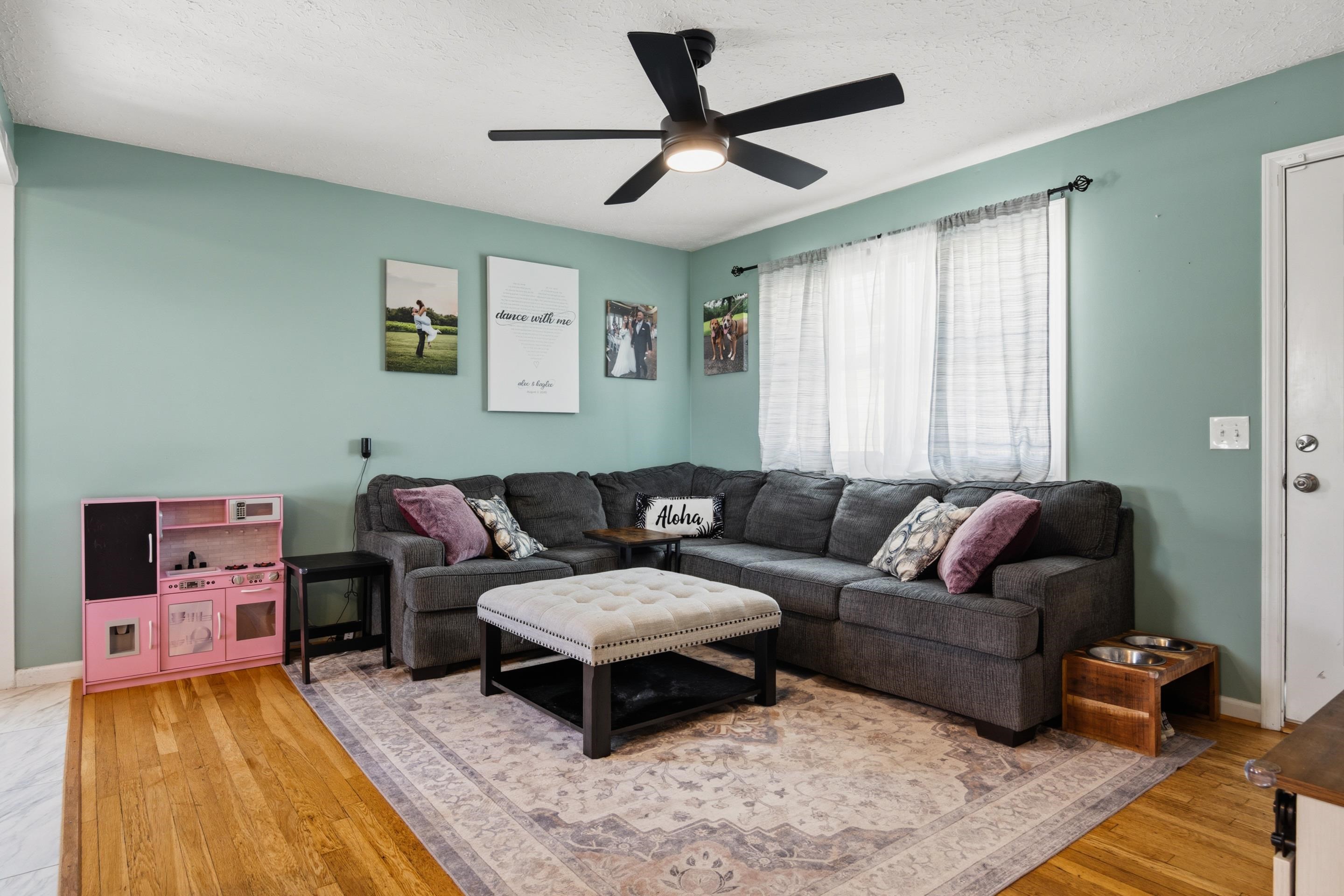 2301 Viewland Circle
