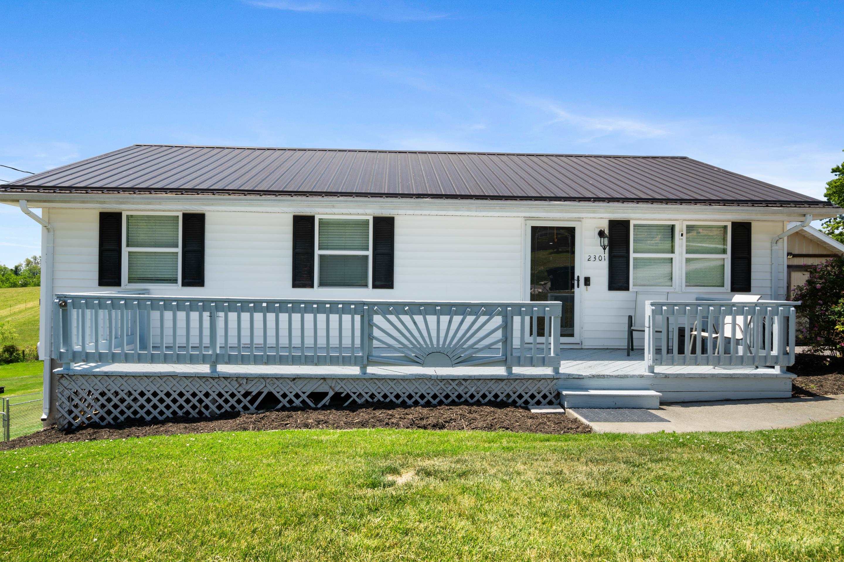 2301 Viewland Circle