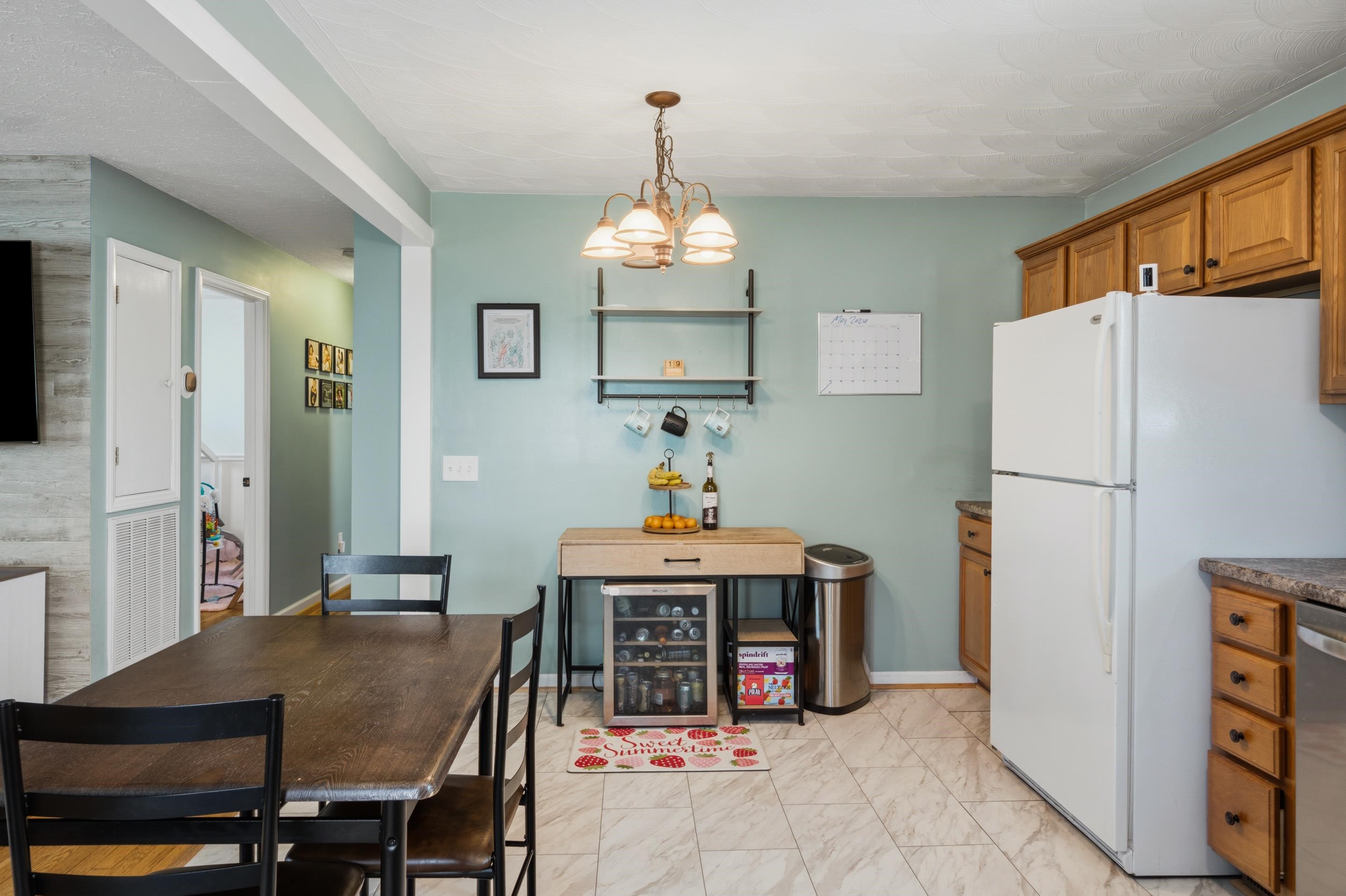 2301 Viewland Circle