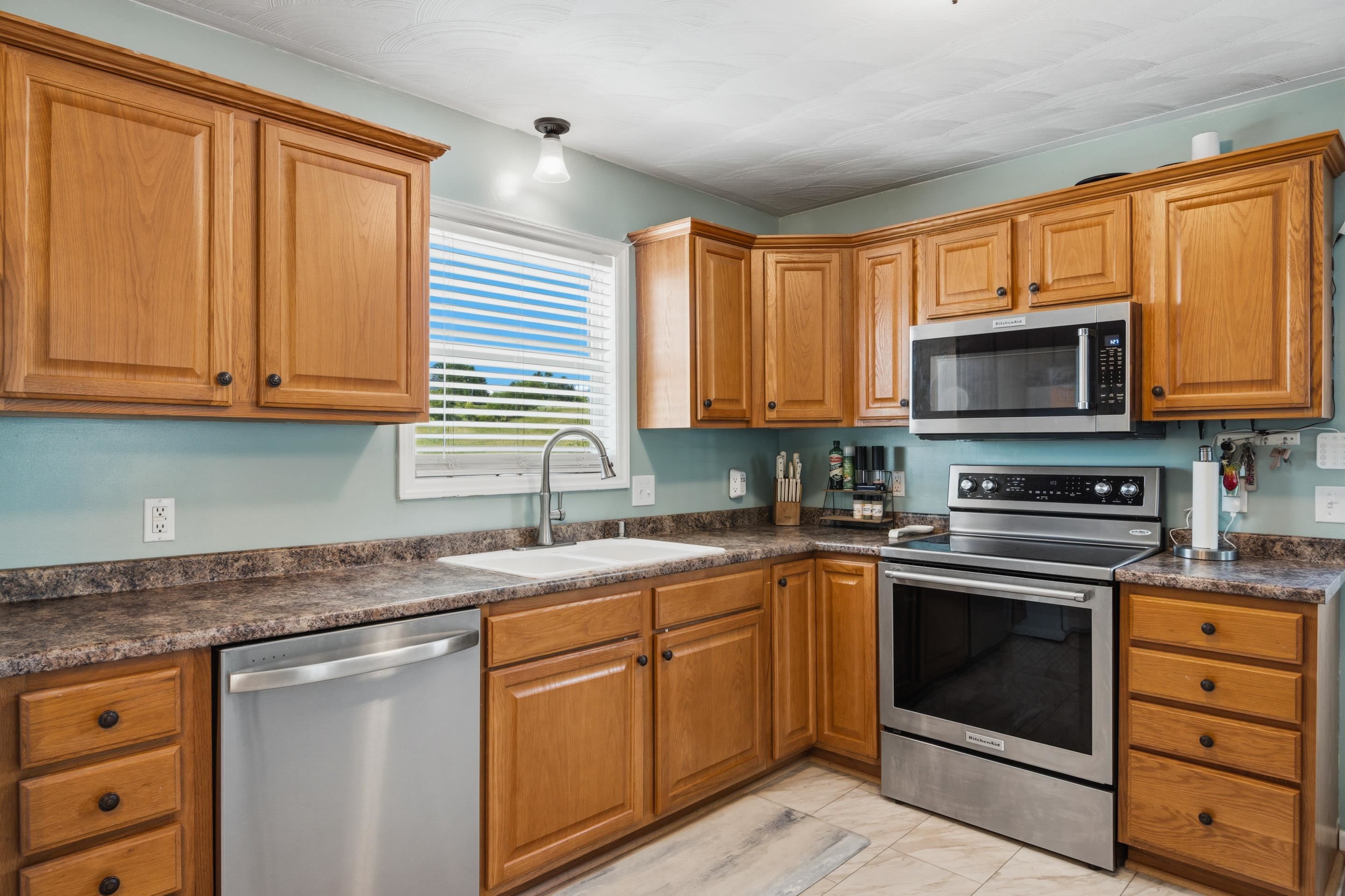 2301 Viewland Circle