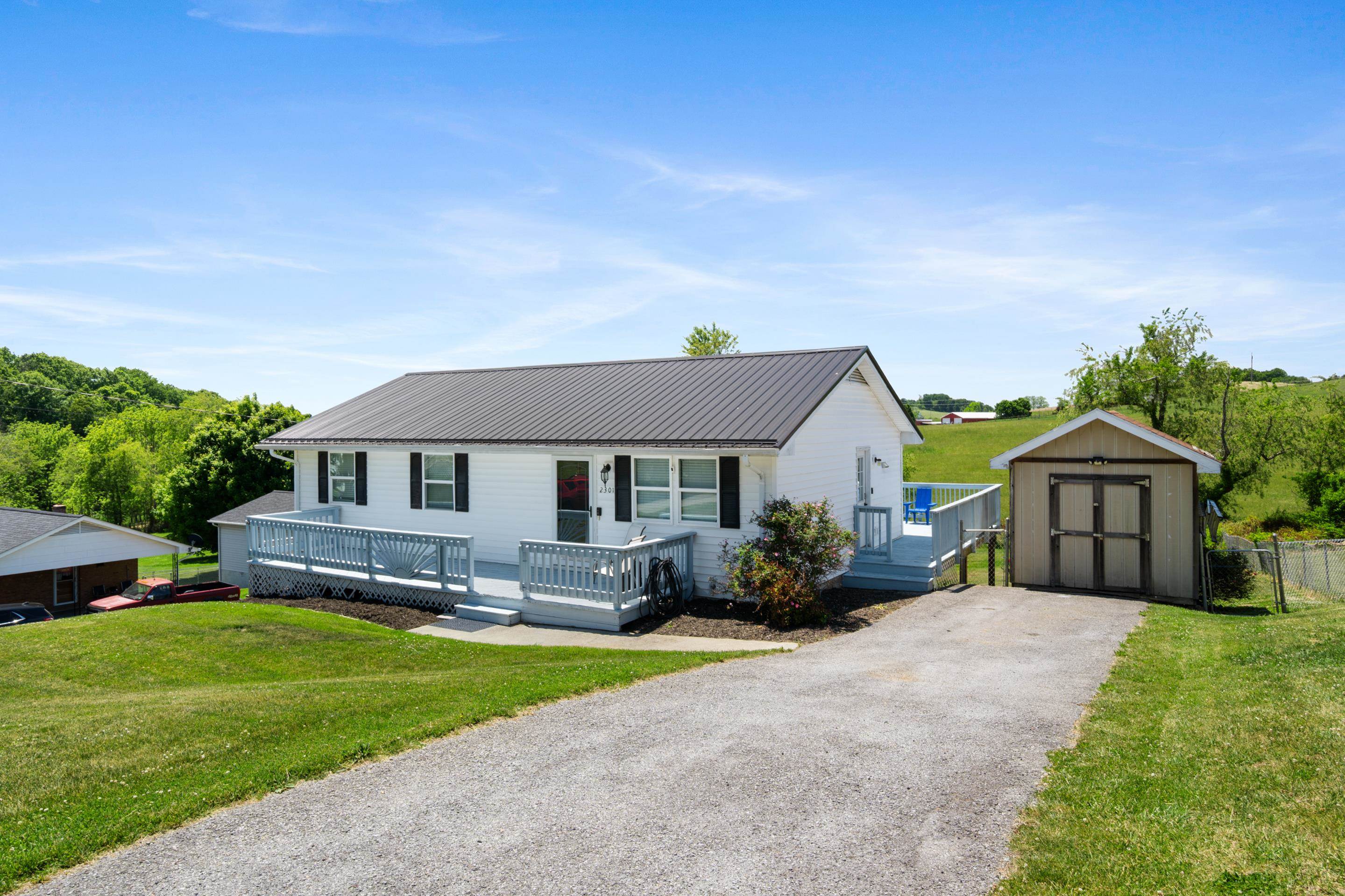 2301 Viewland Circle