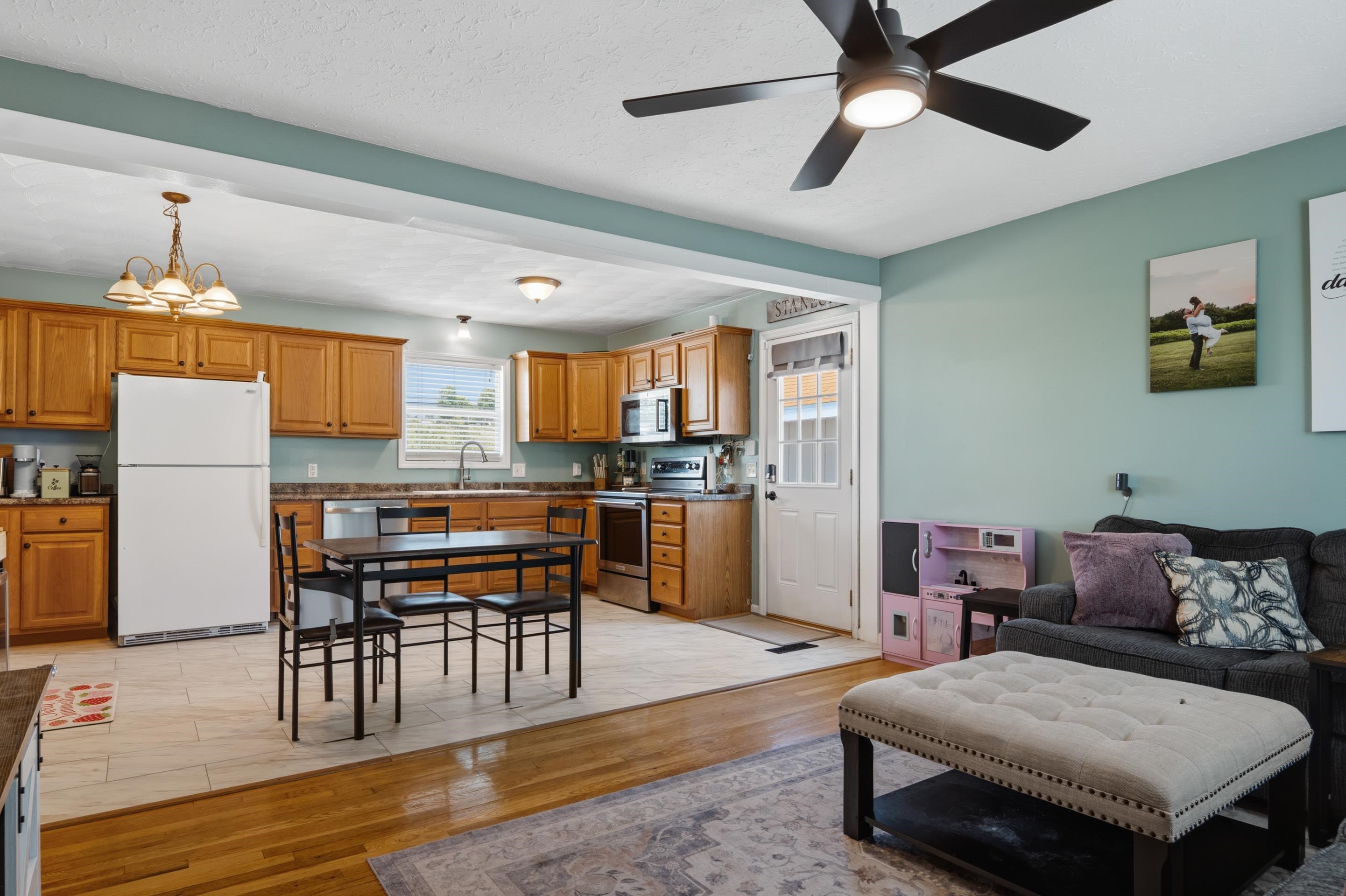 2301 Viewland Circle