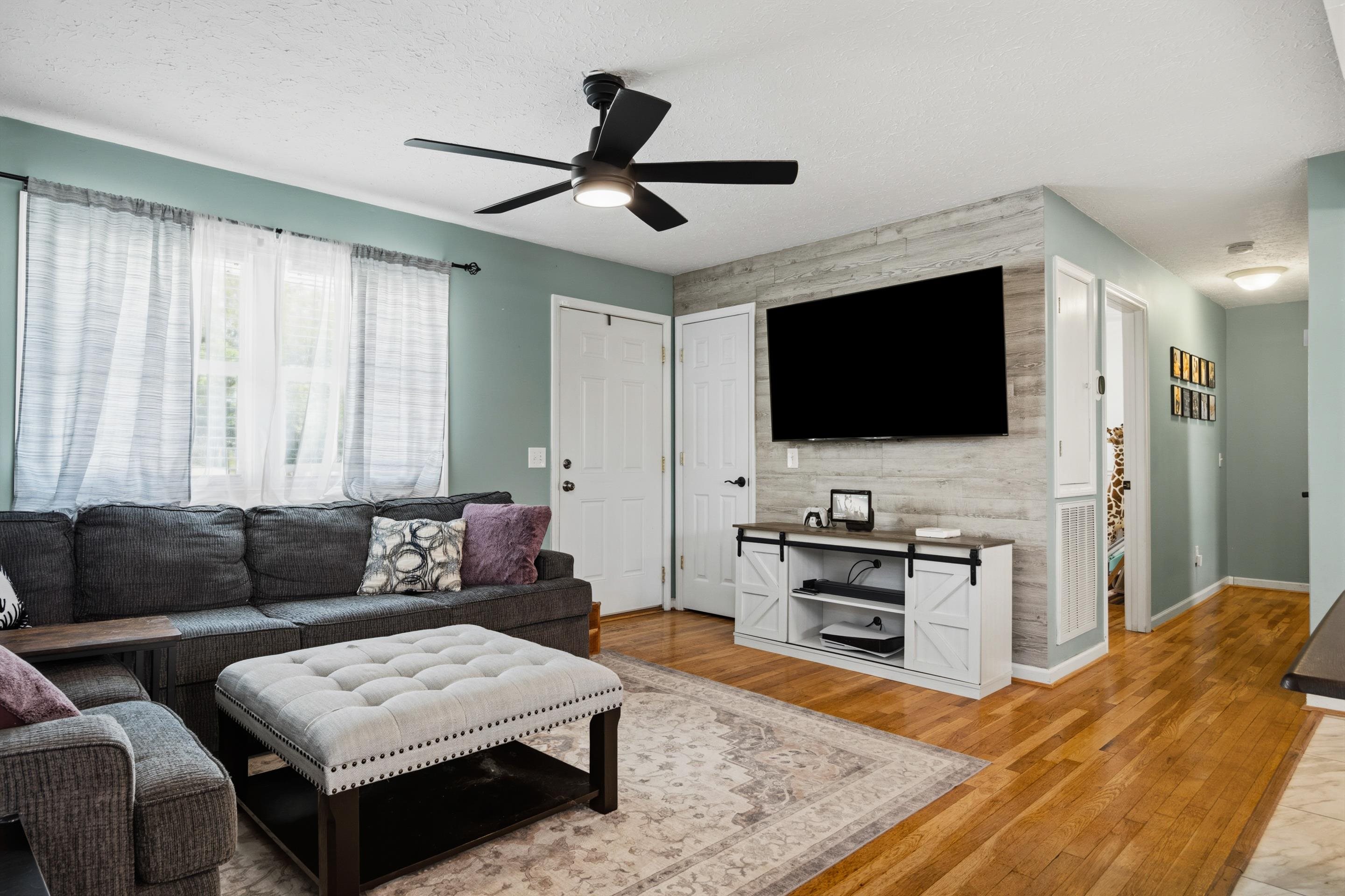 2301 Viewland Circle