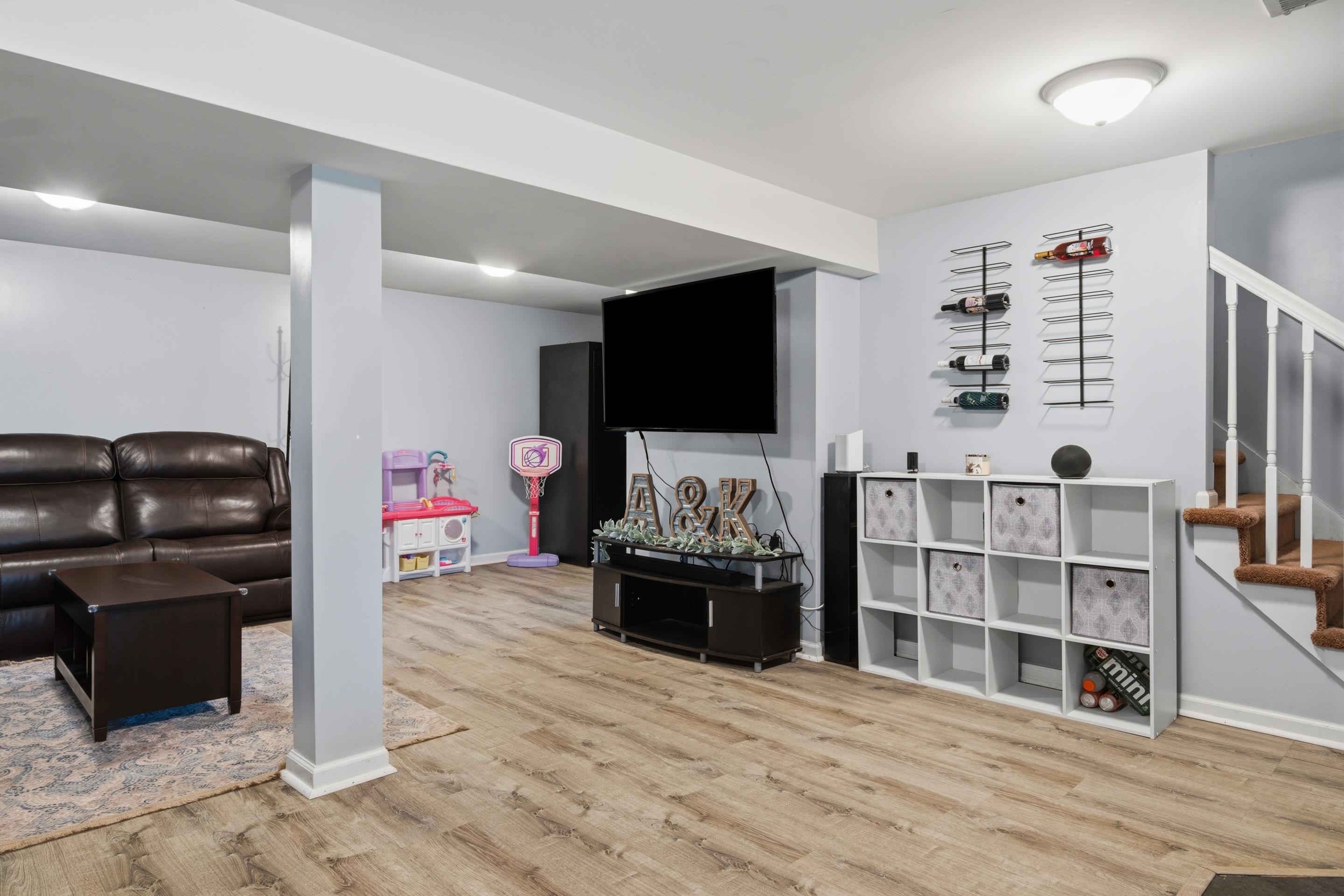 2301 Viewland Circle