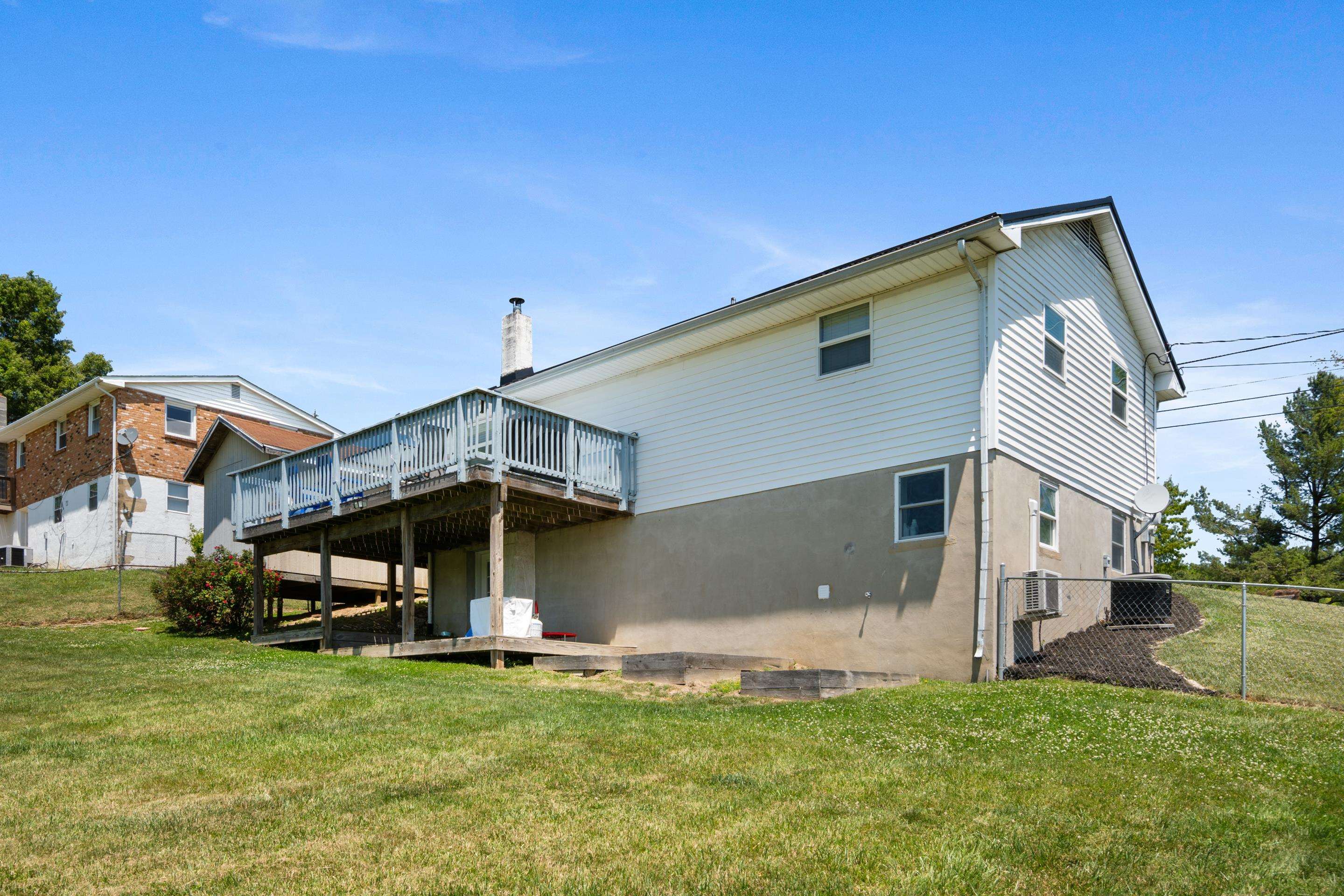2301 Viewland Circle