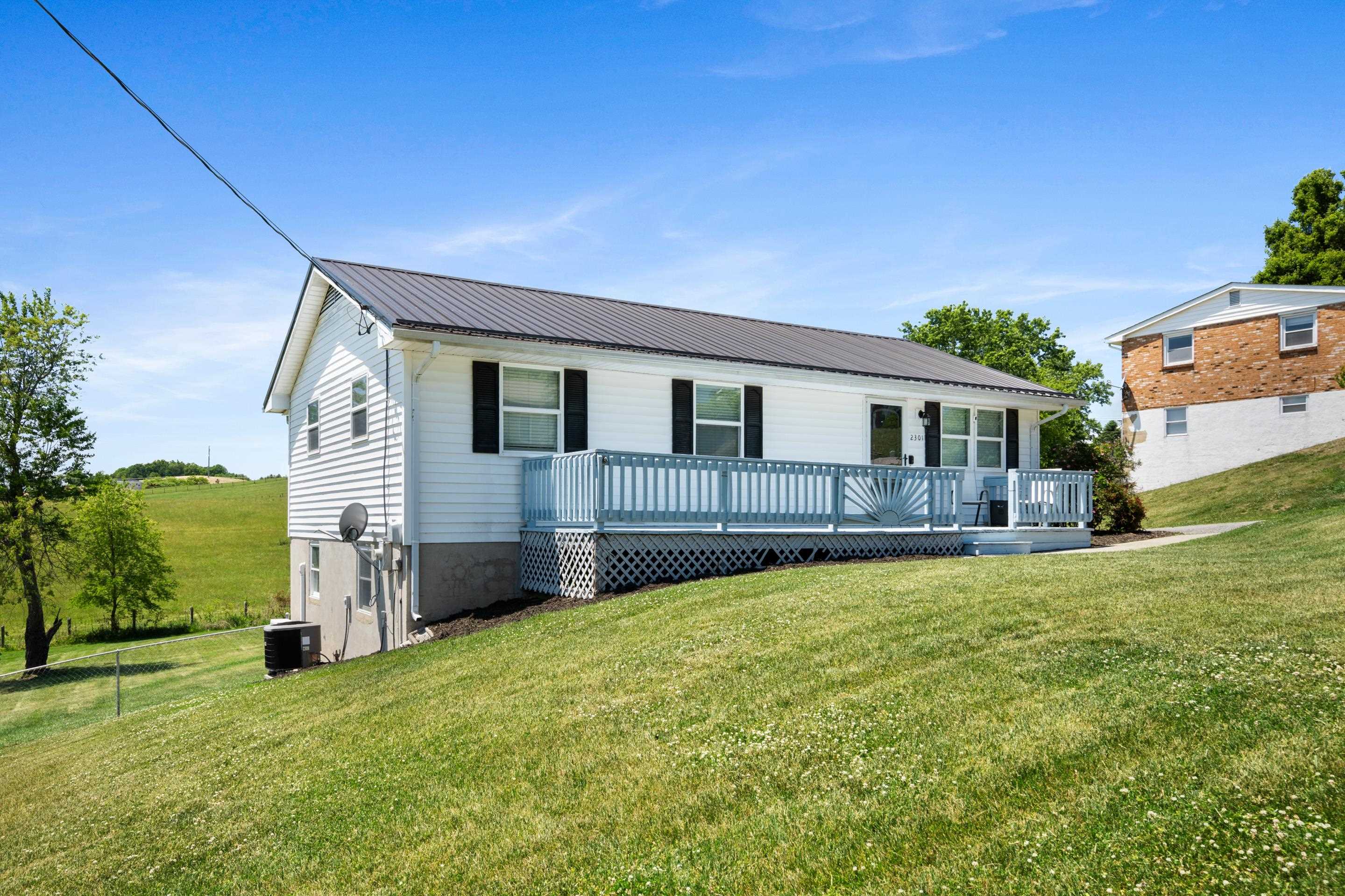 2301 Viewland Circle
