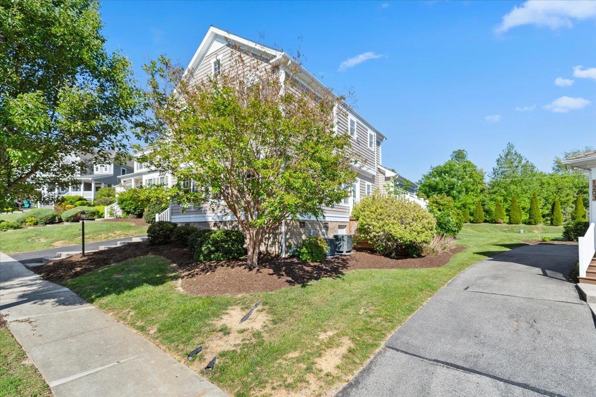1201 Brook Circle