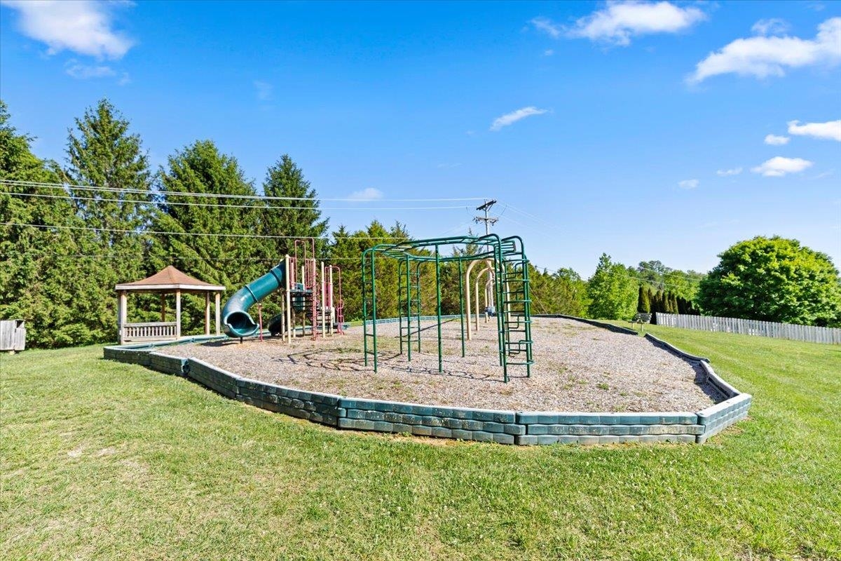 1201 Brook Circle