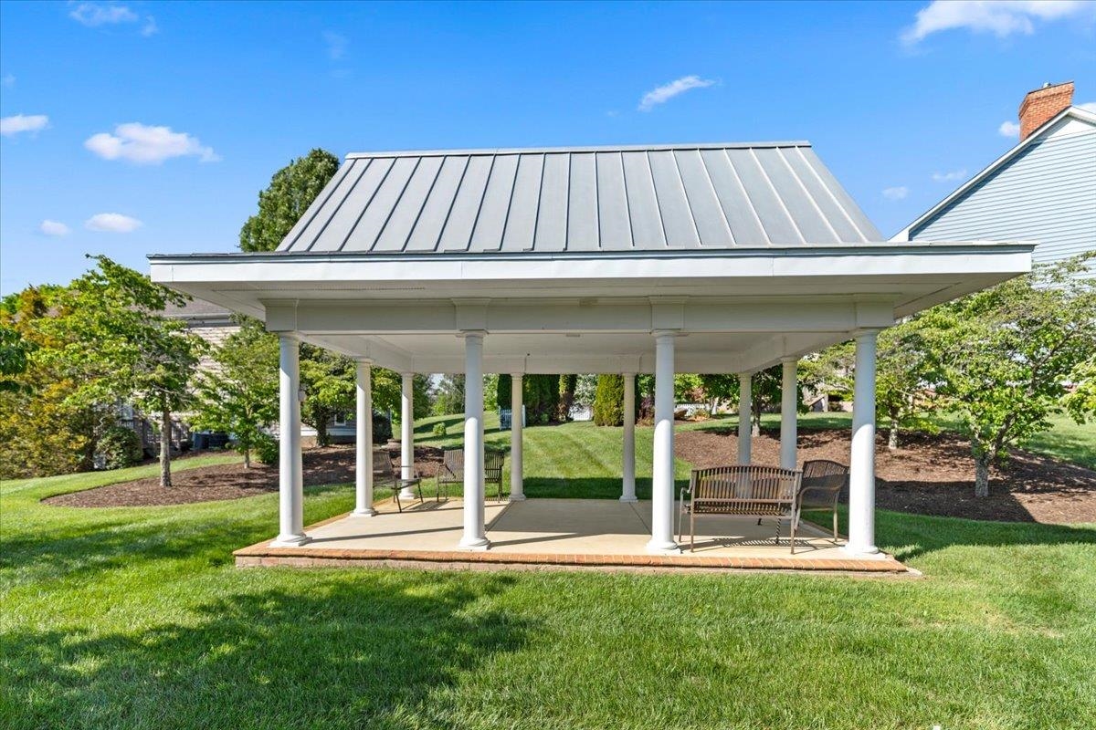 1201 Brook Circle