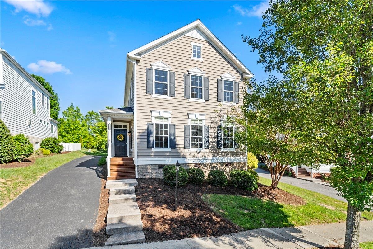 1201 Brook Circle