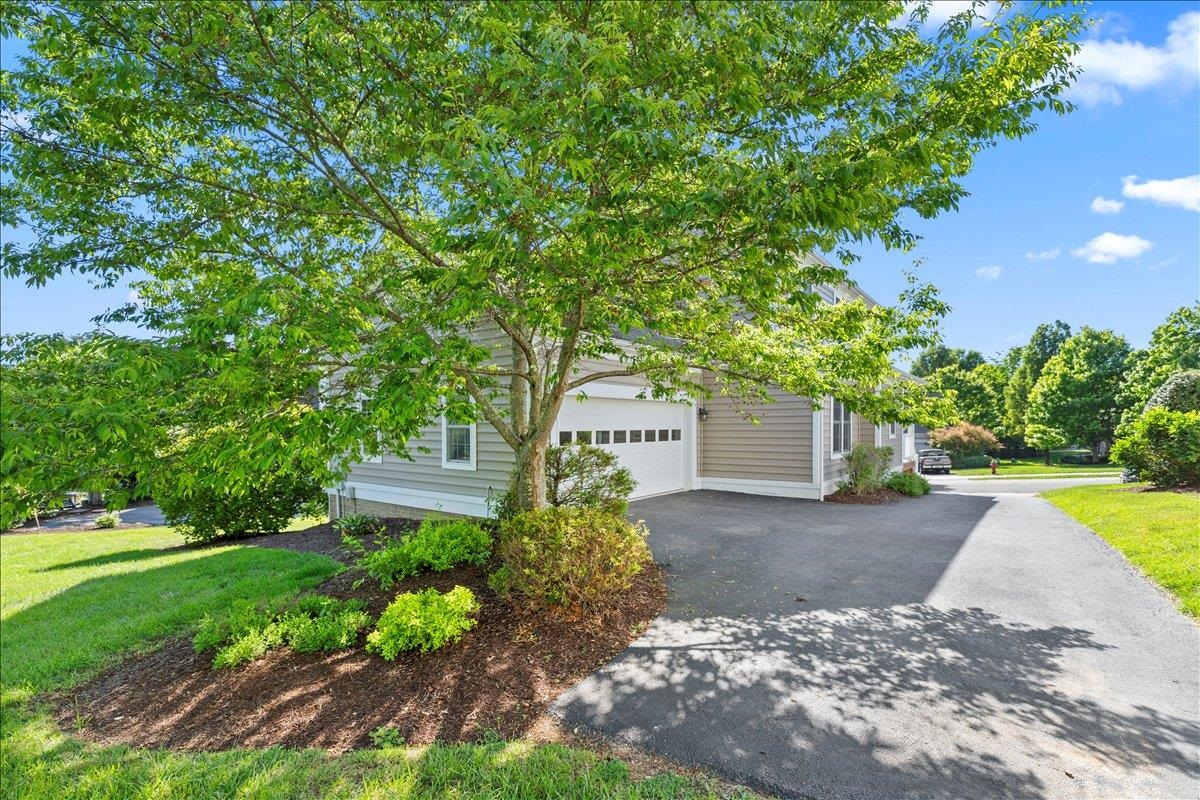 1201 Brook Circle