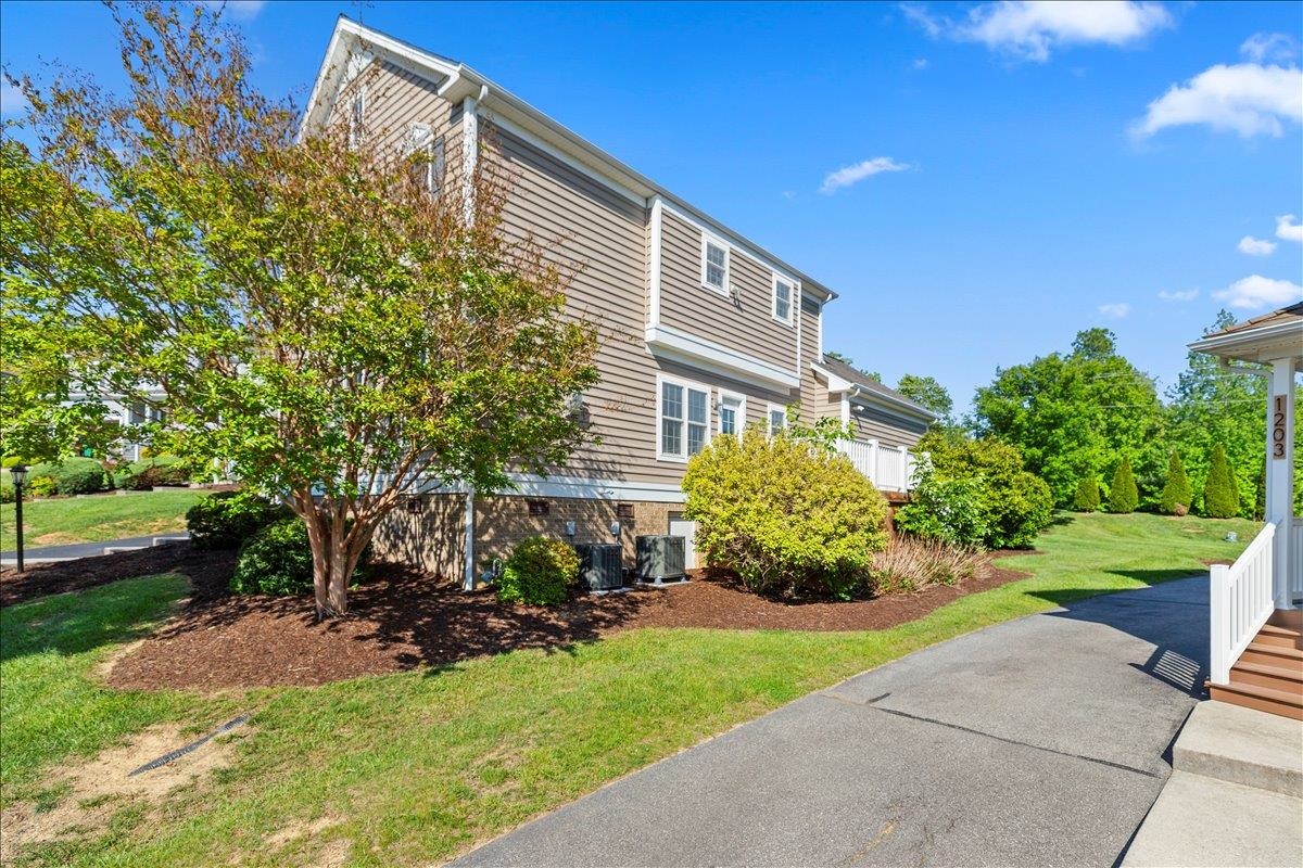 1201 Brook Circle