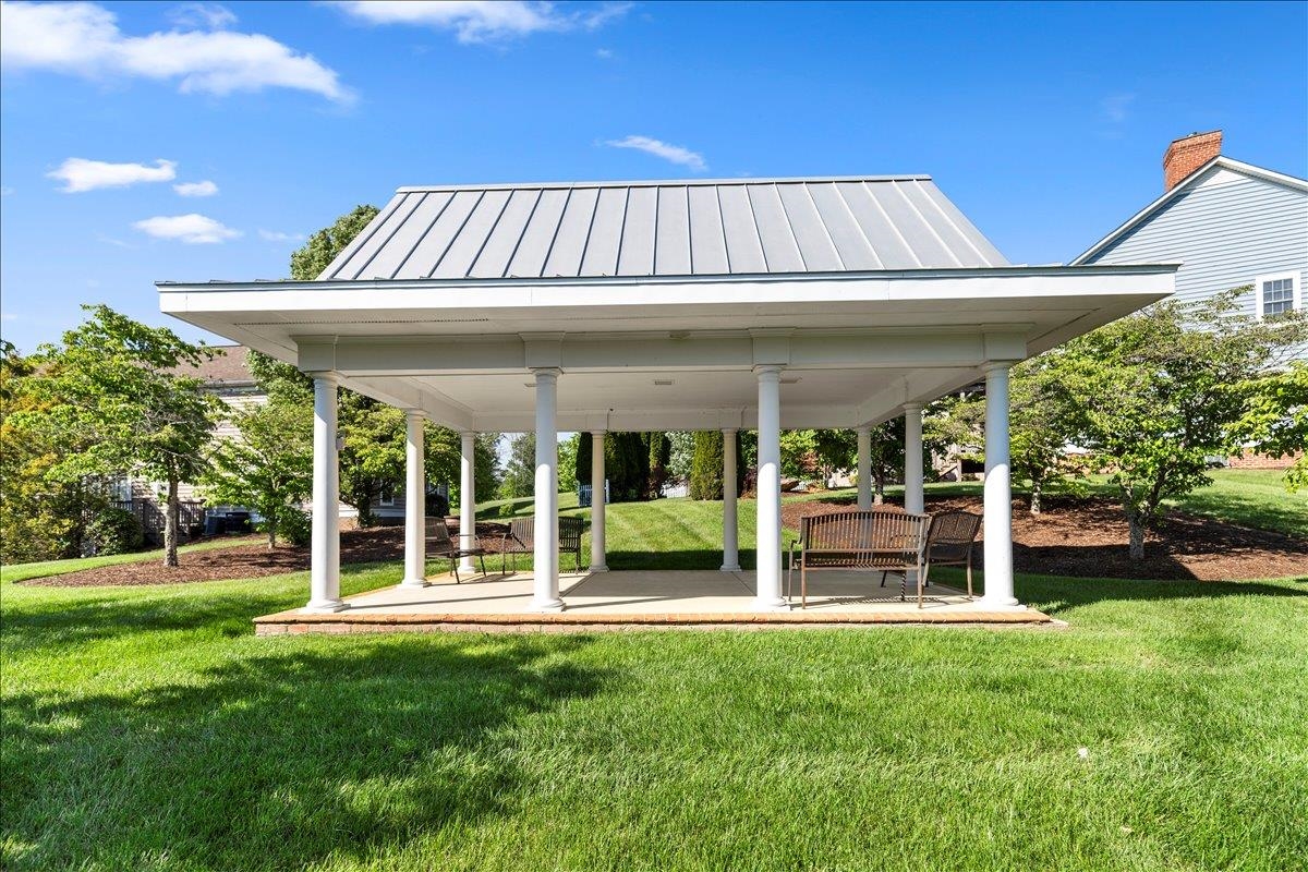 1201 Brook Circle