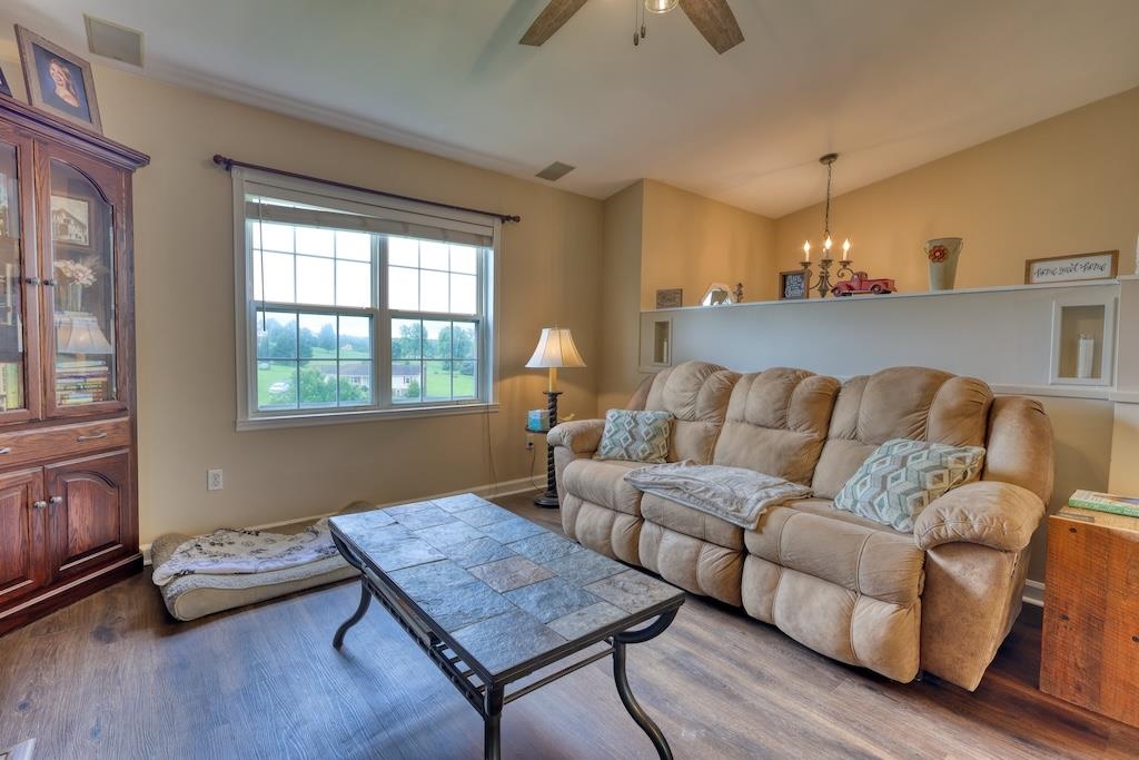 1460 West View Drive