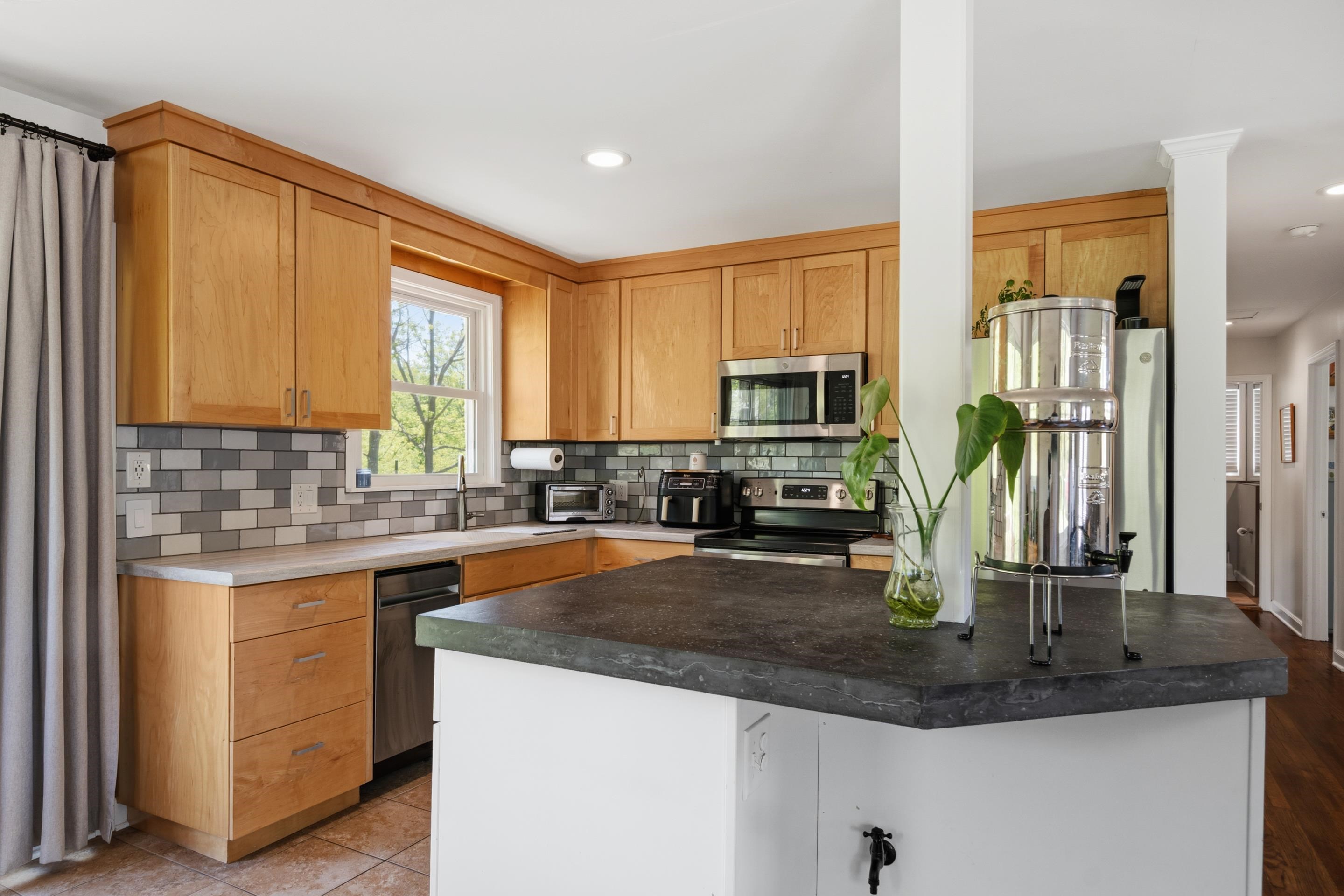 1607 Meadowbrook Drive