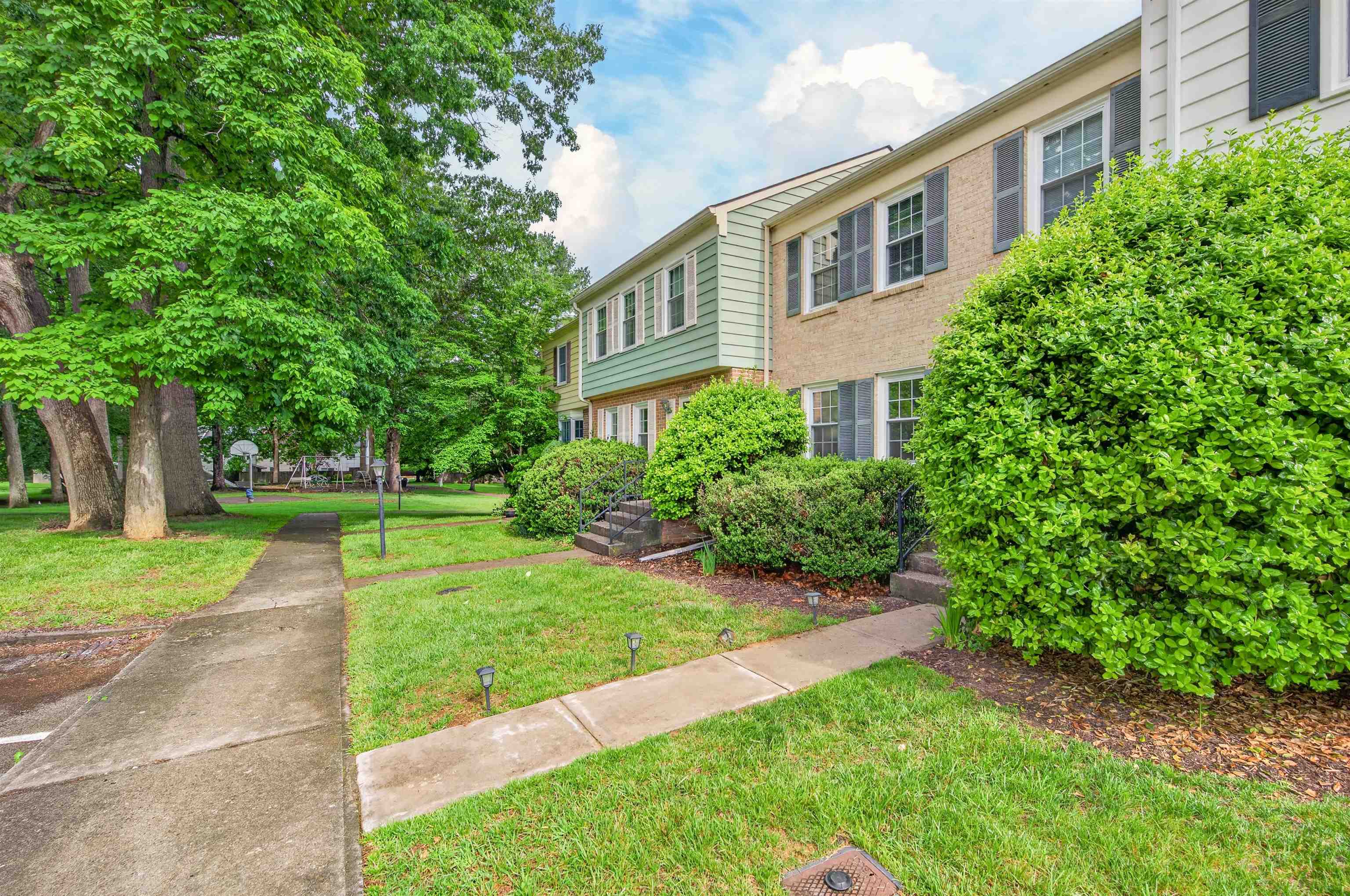 2806 Wellesley Court