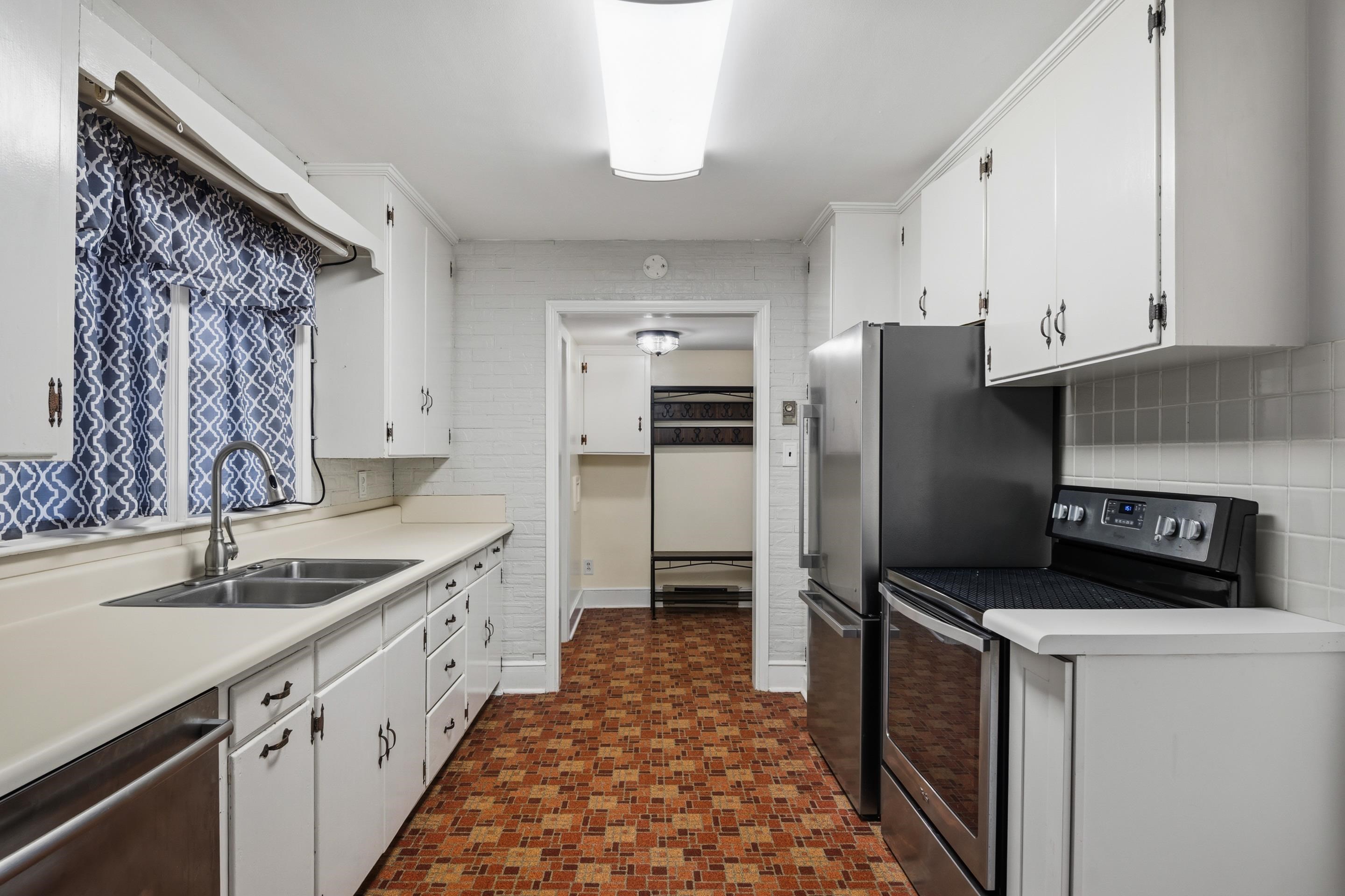 714 HIGH Street