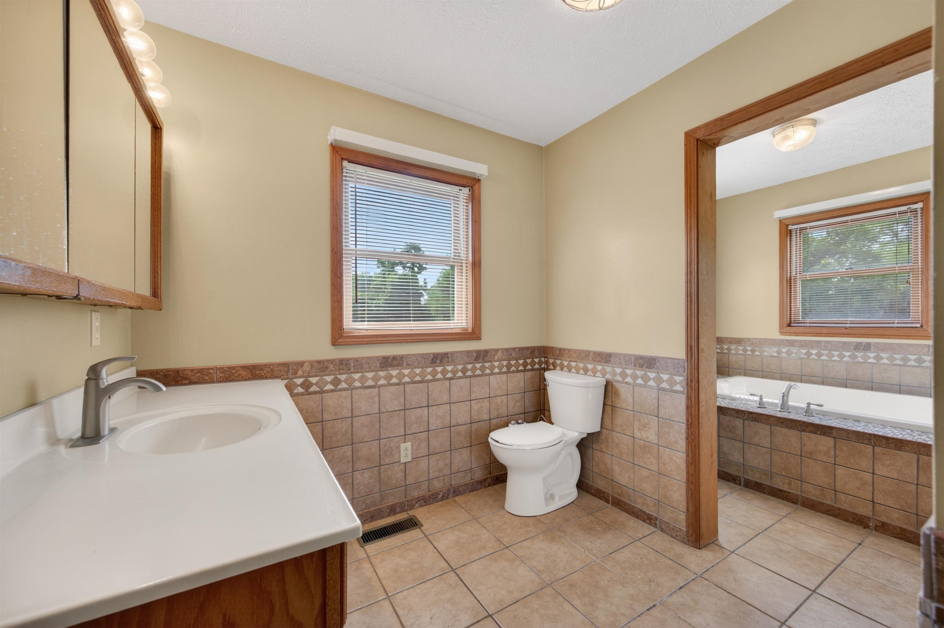 1210 VALLEY VIEW Drive