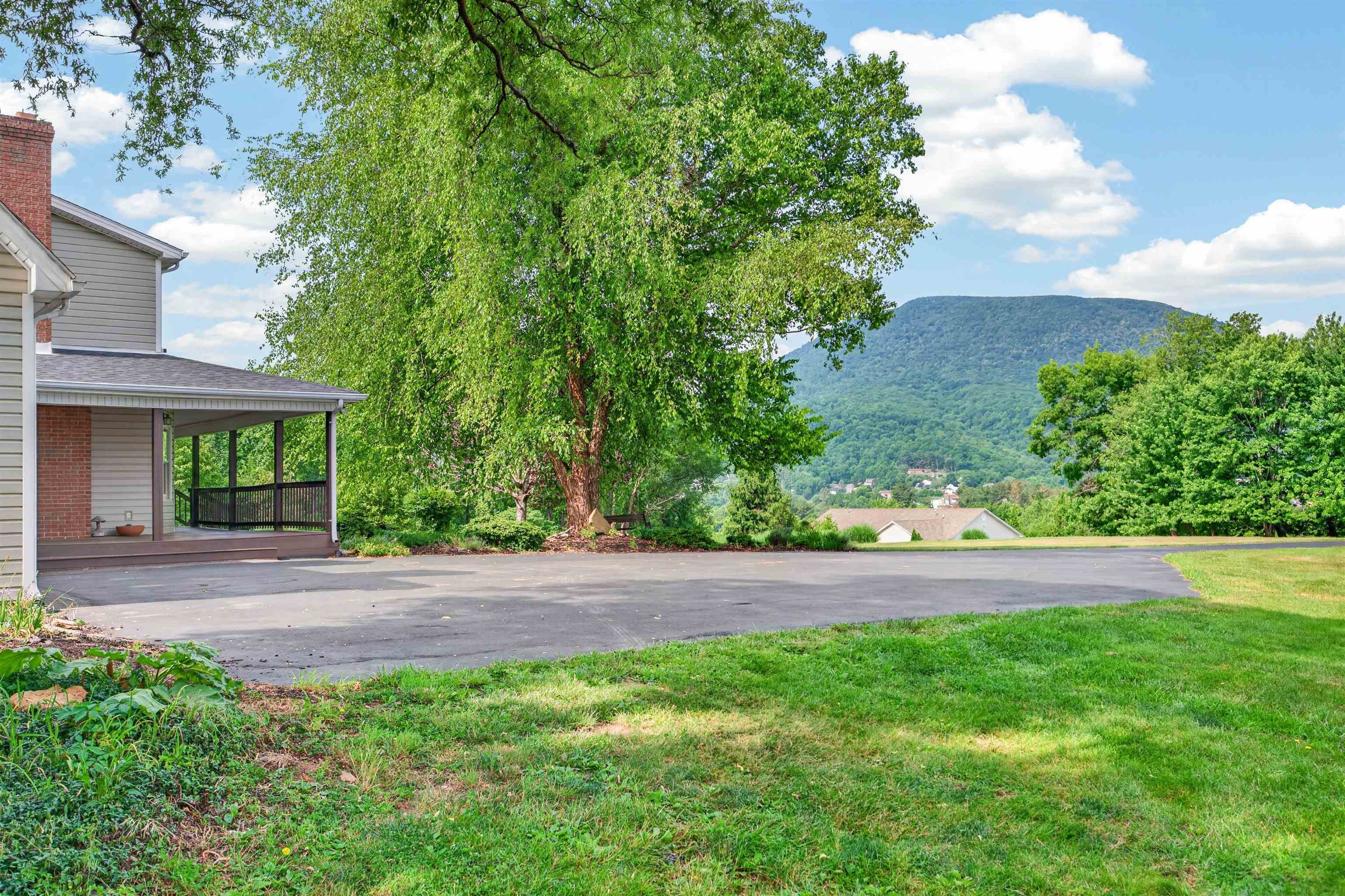 1210 VALLEY VIEW Drive