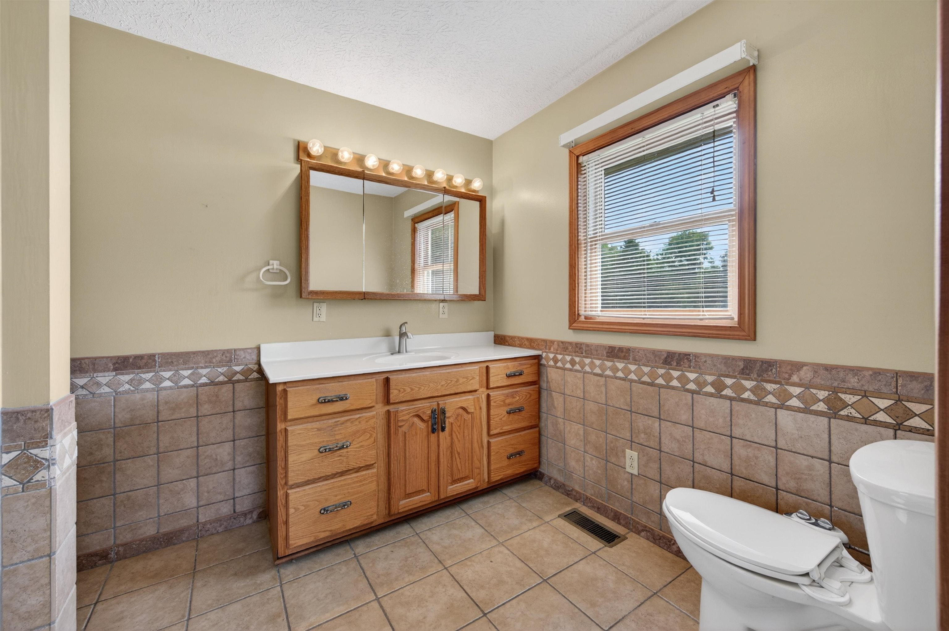 1210 VALLEY VIEW Drive