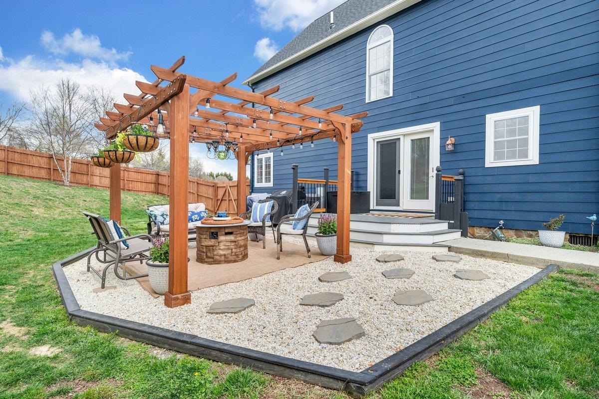 5323 Crossbow Drive