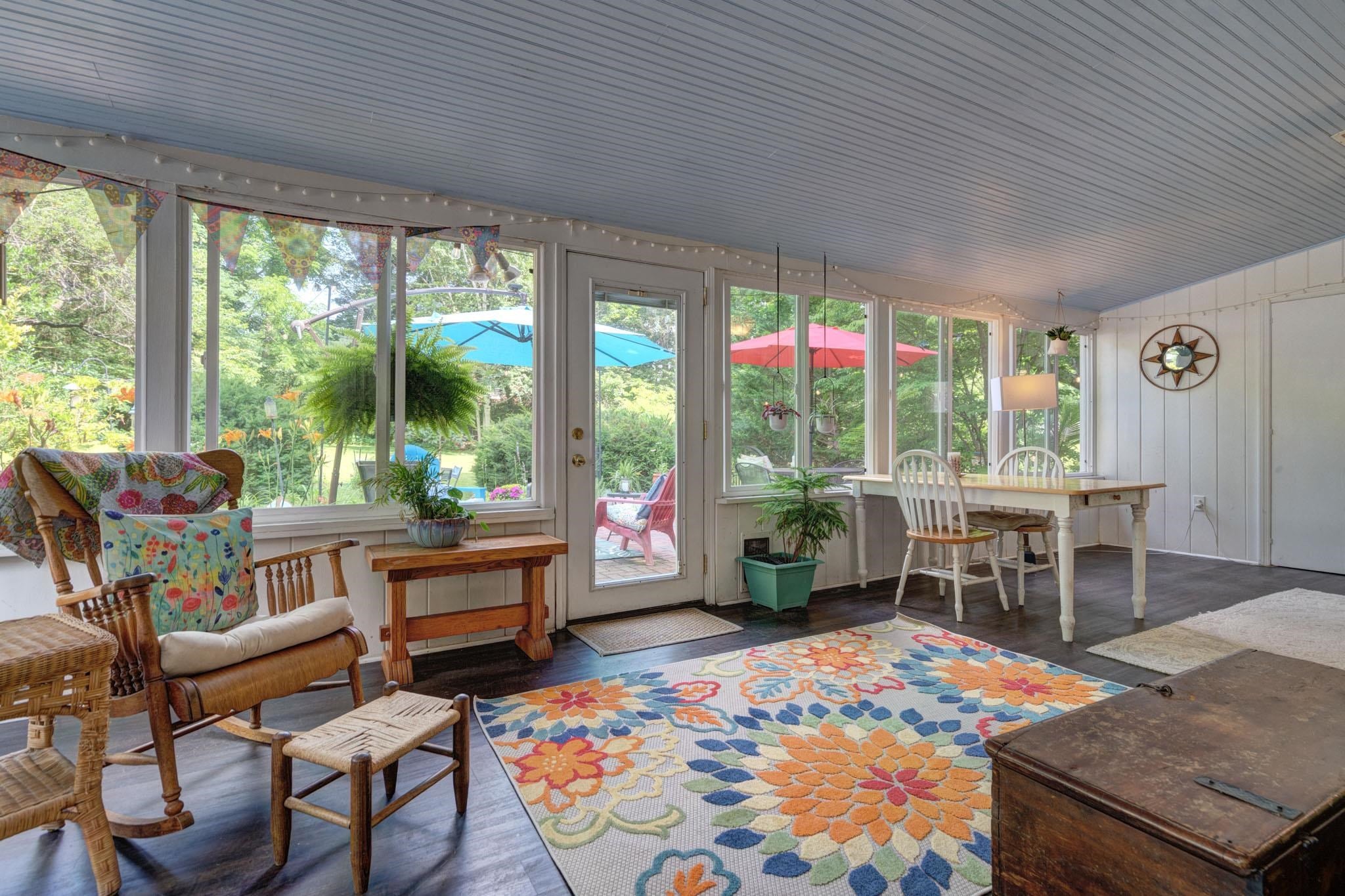 320 Sunset Boulevard