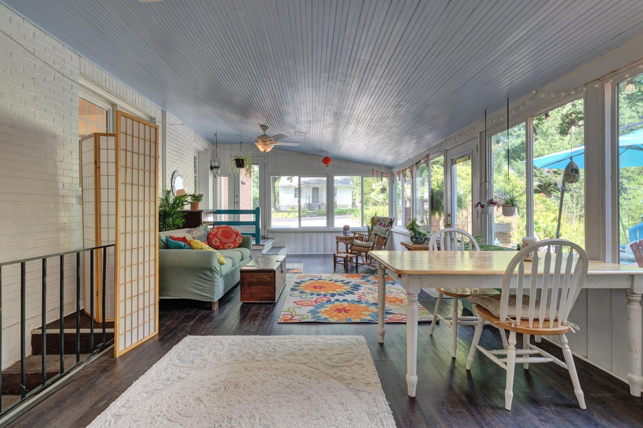 320 Sunset Boulevard