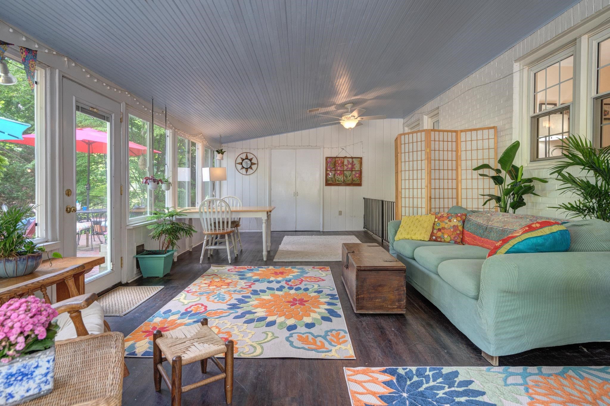 320 Sunset Boulevard