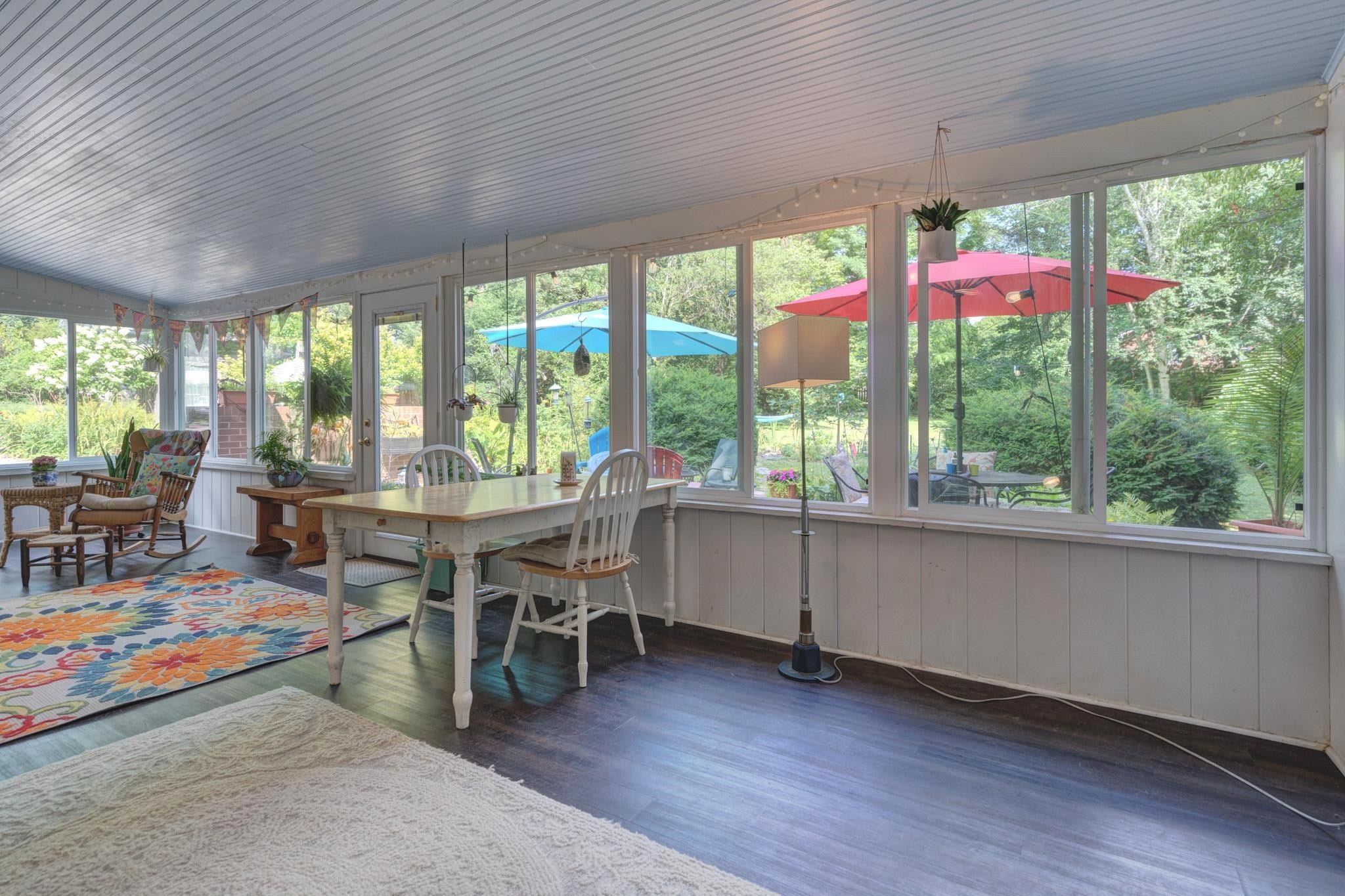 320 Sunset Boulevard