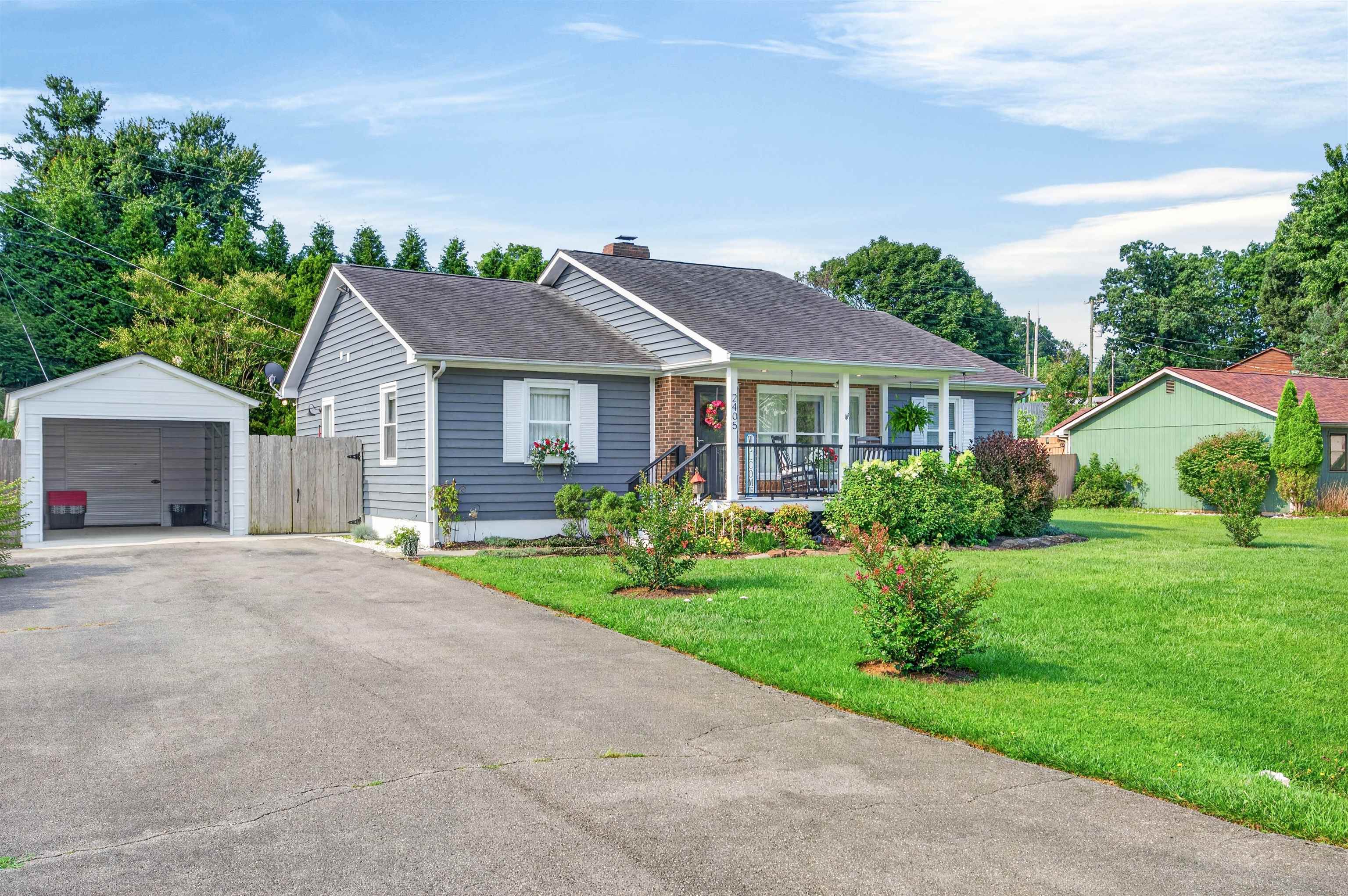 2405 Glade Drive SE